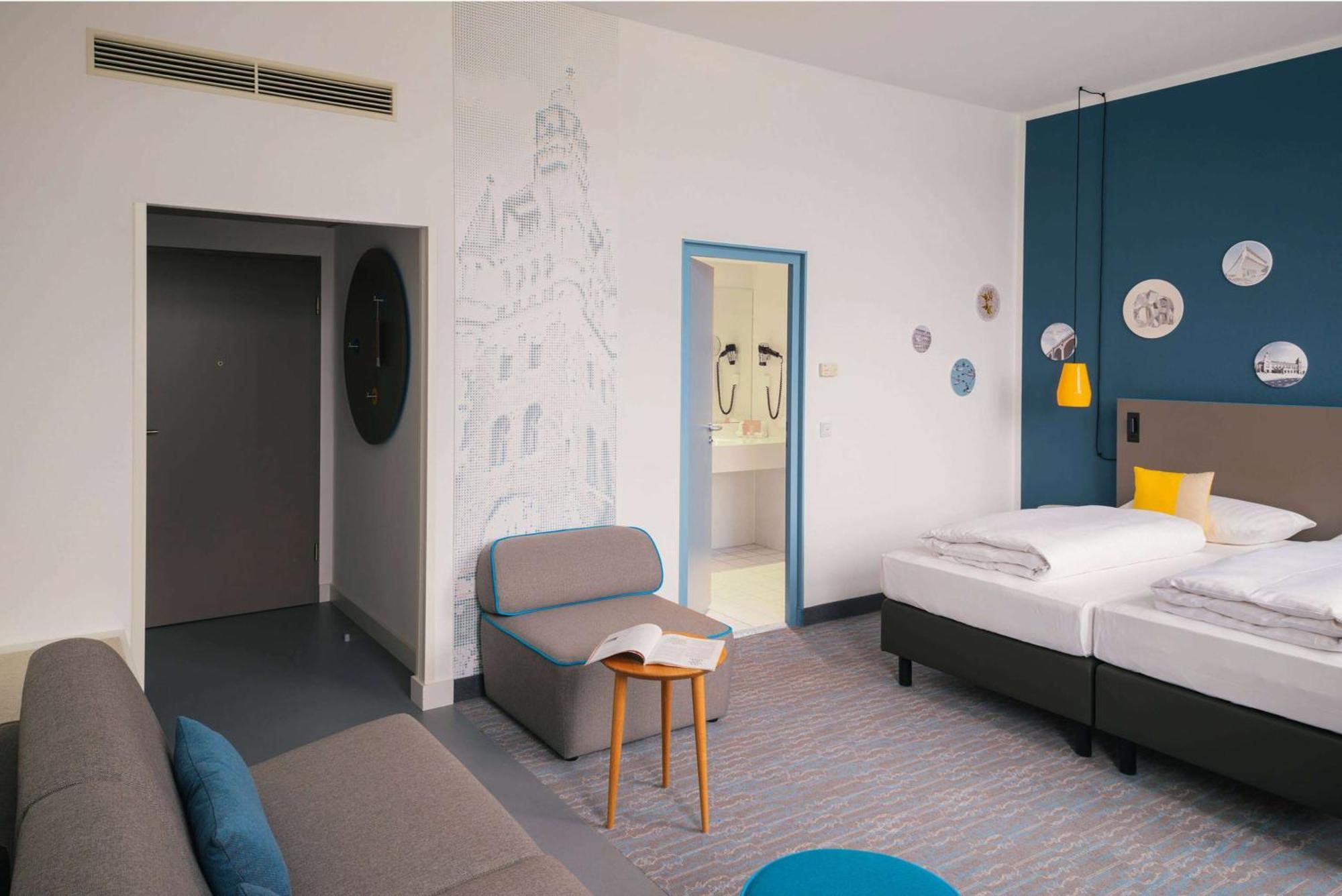 Lounge Plus Room