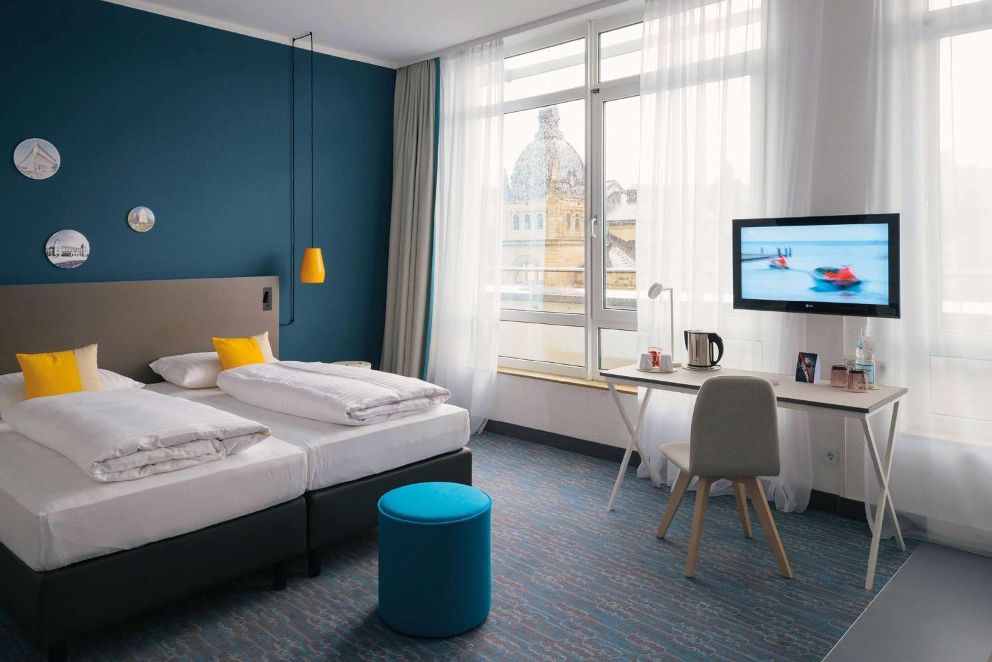 Lounge Plus Room