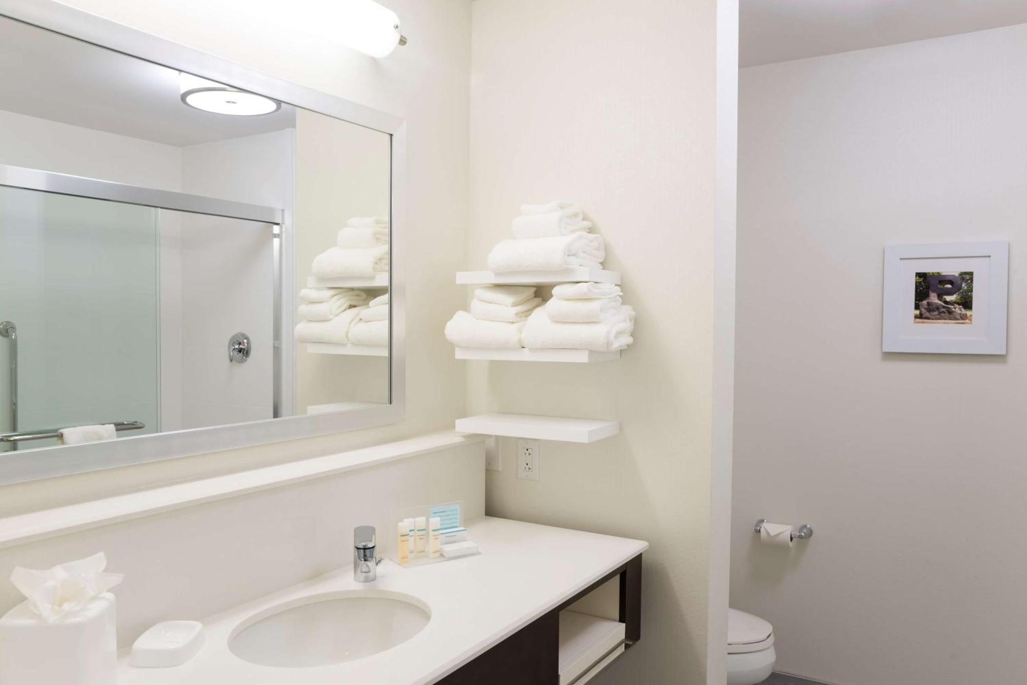 Queen Room with Two Queen Beds (4 Adults)