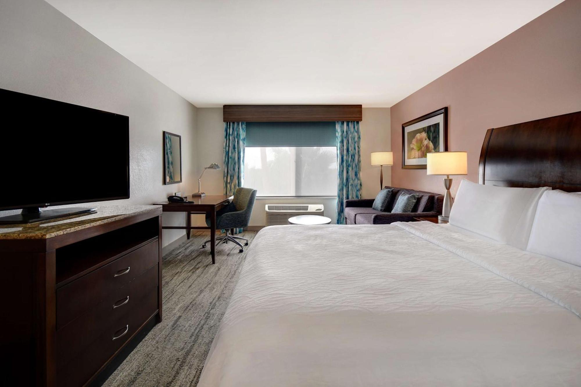 Deluxe King Room,1551376453:JPEG