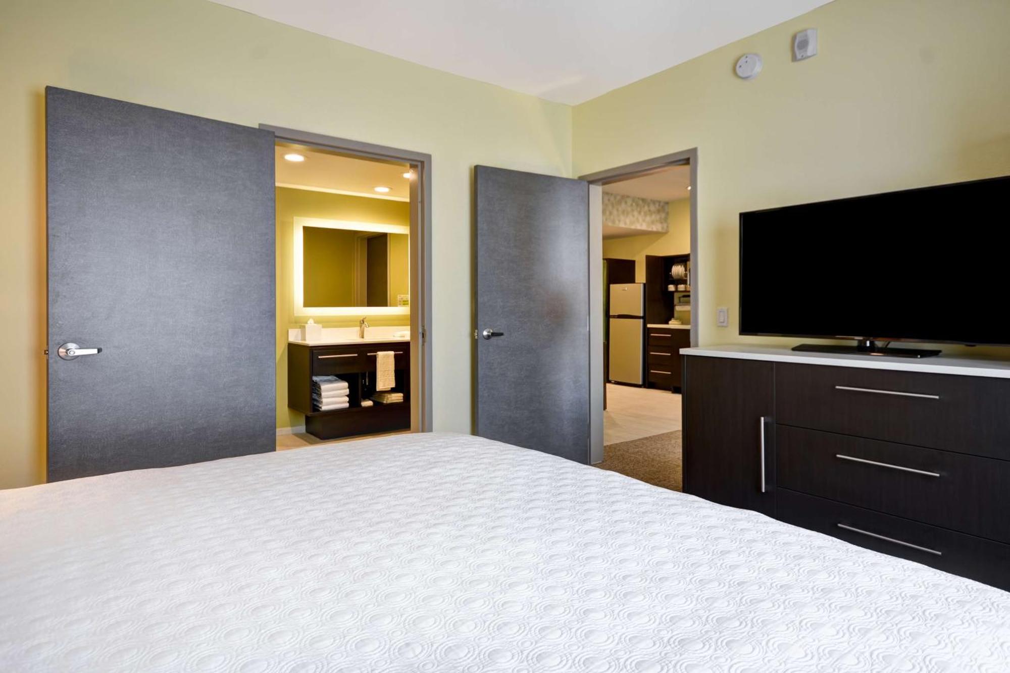 One-Bedroom King Suite Non-Smoking
