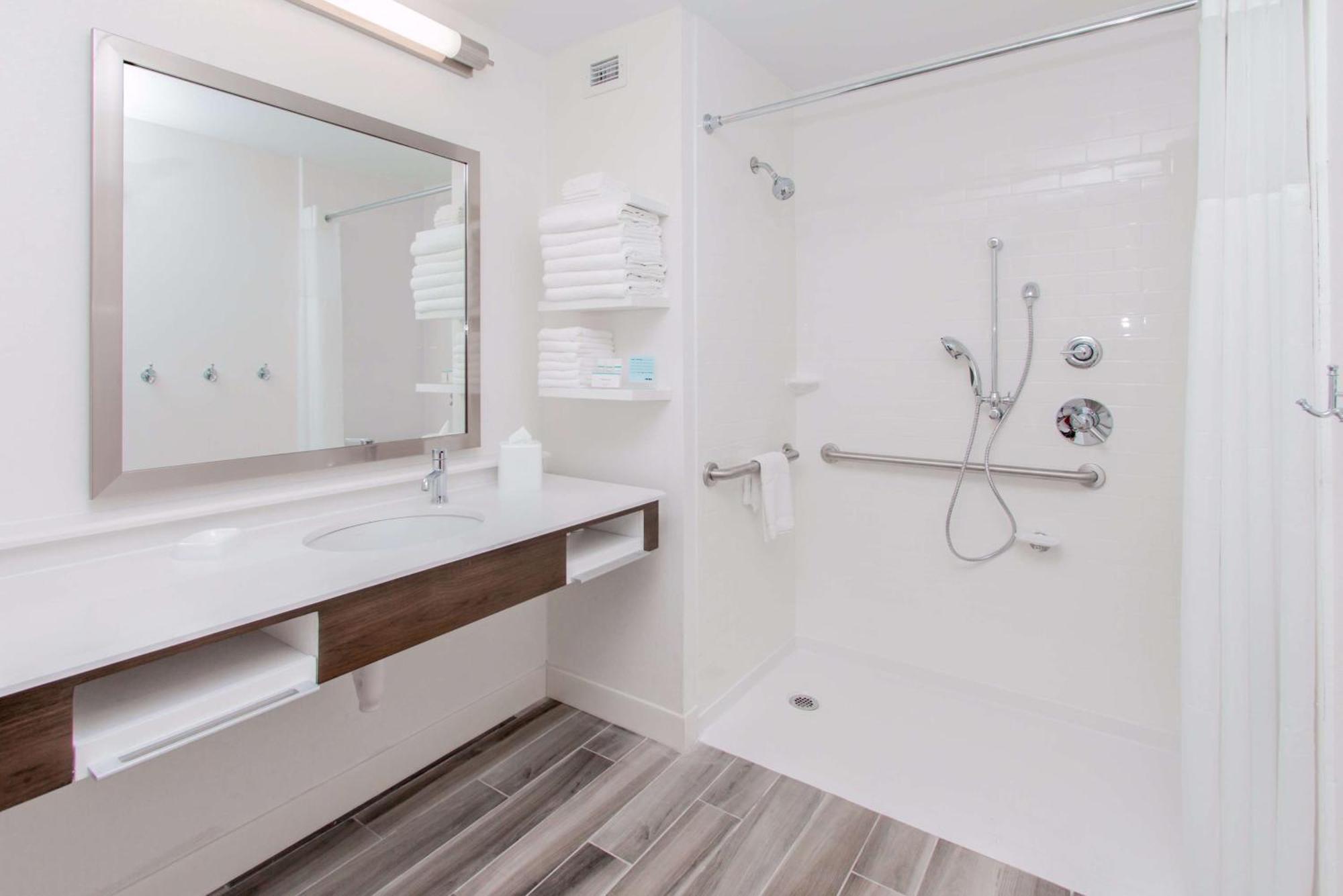 King Room Roll Shower Mobility Accessible Non-Smoking