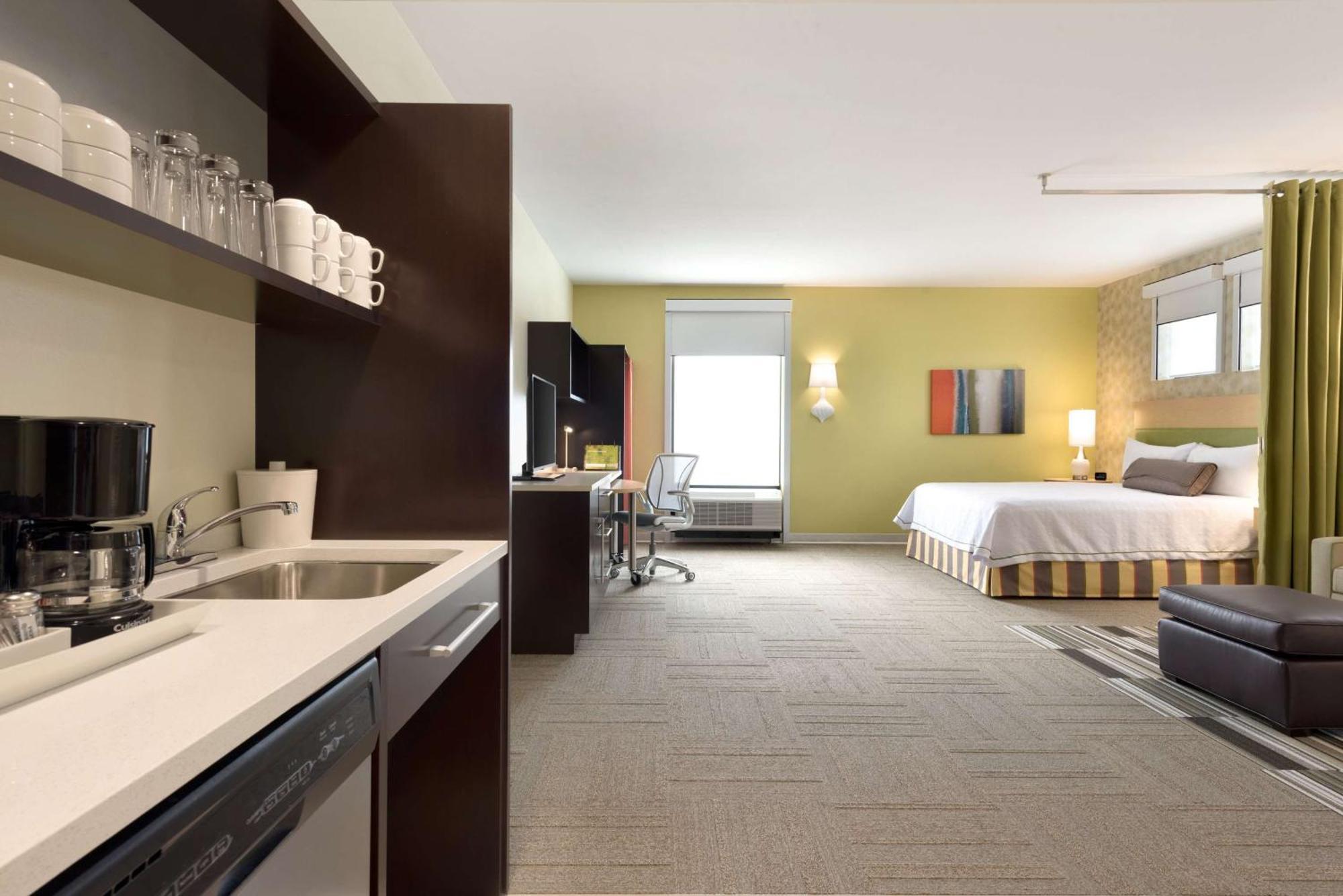 King Studio Suite Mobility Access or Non-Smoking