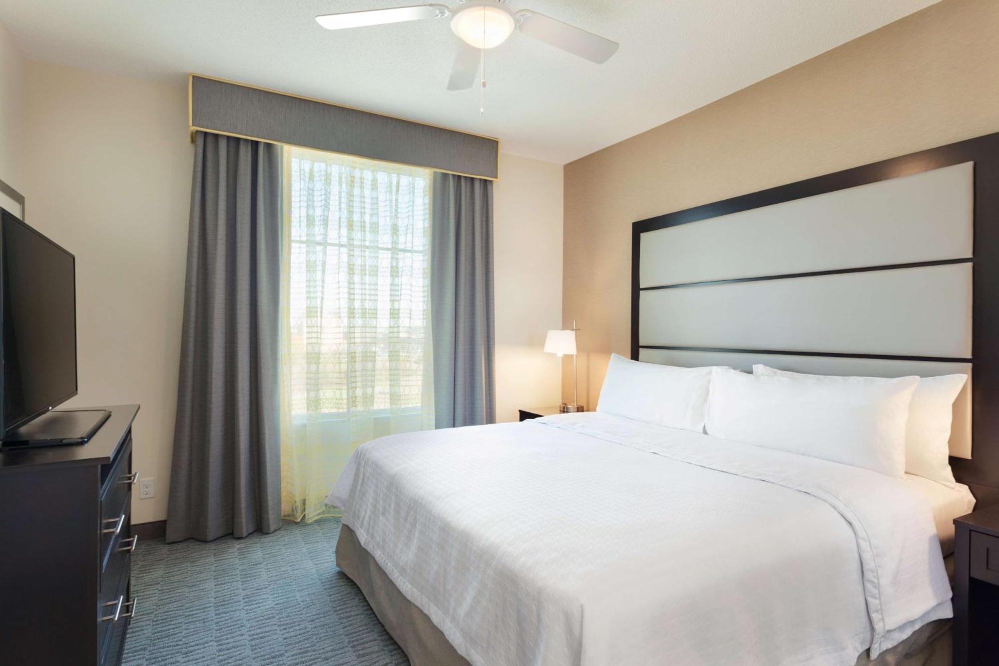 One-Bedroom King Suite Non-Smoking