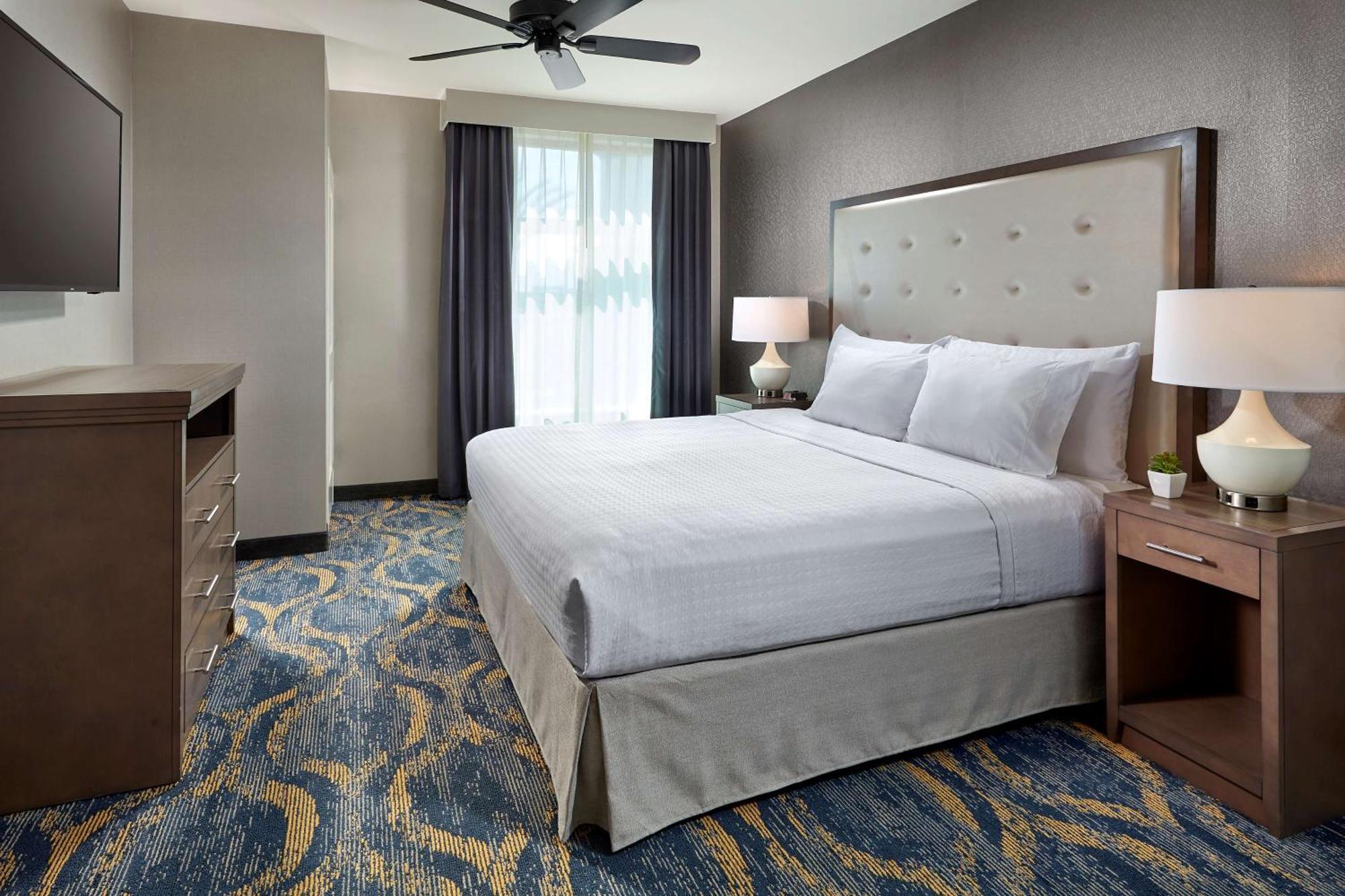 One-Bedroom King Suite