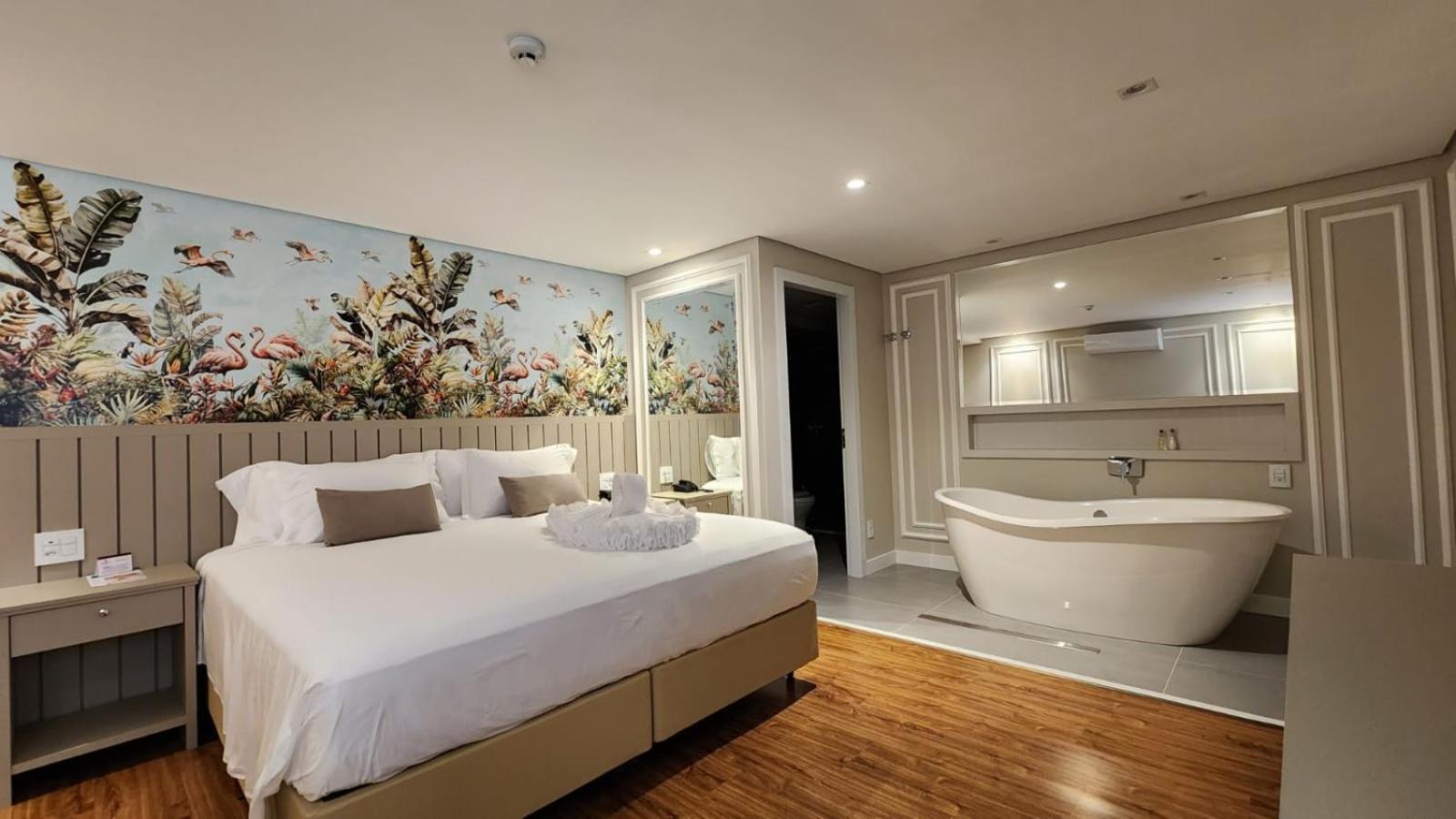 Deluxe Suite,1552363516:JPEG