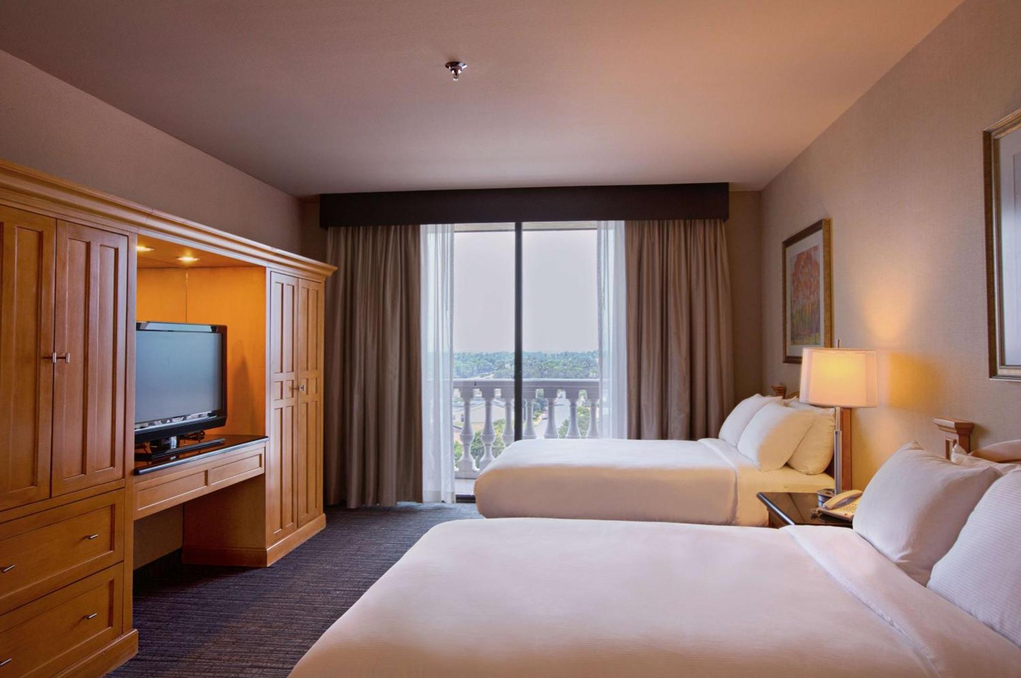 Double Suite with Two Double Beds - Non-Smoking