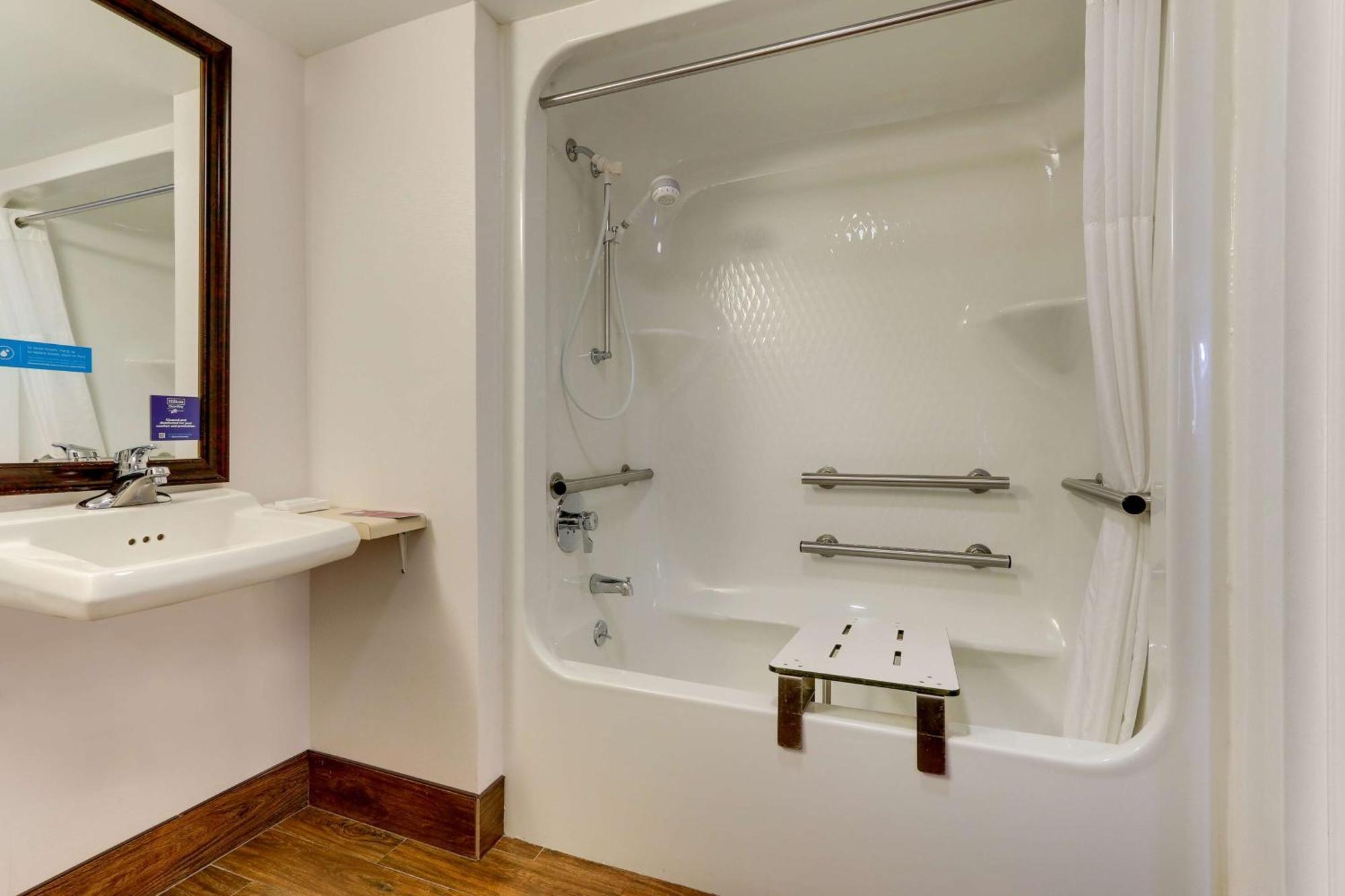 King Room - Mobility Access/Non-Smoking