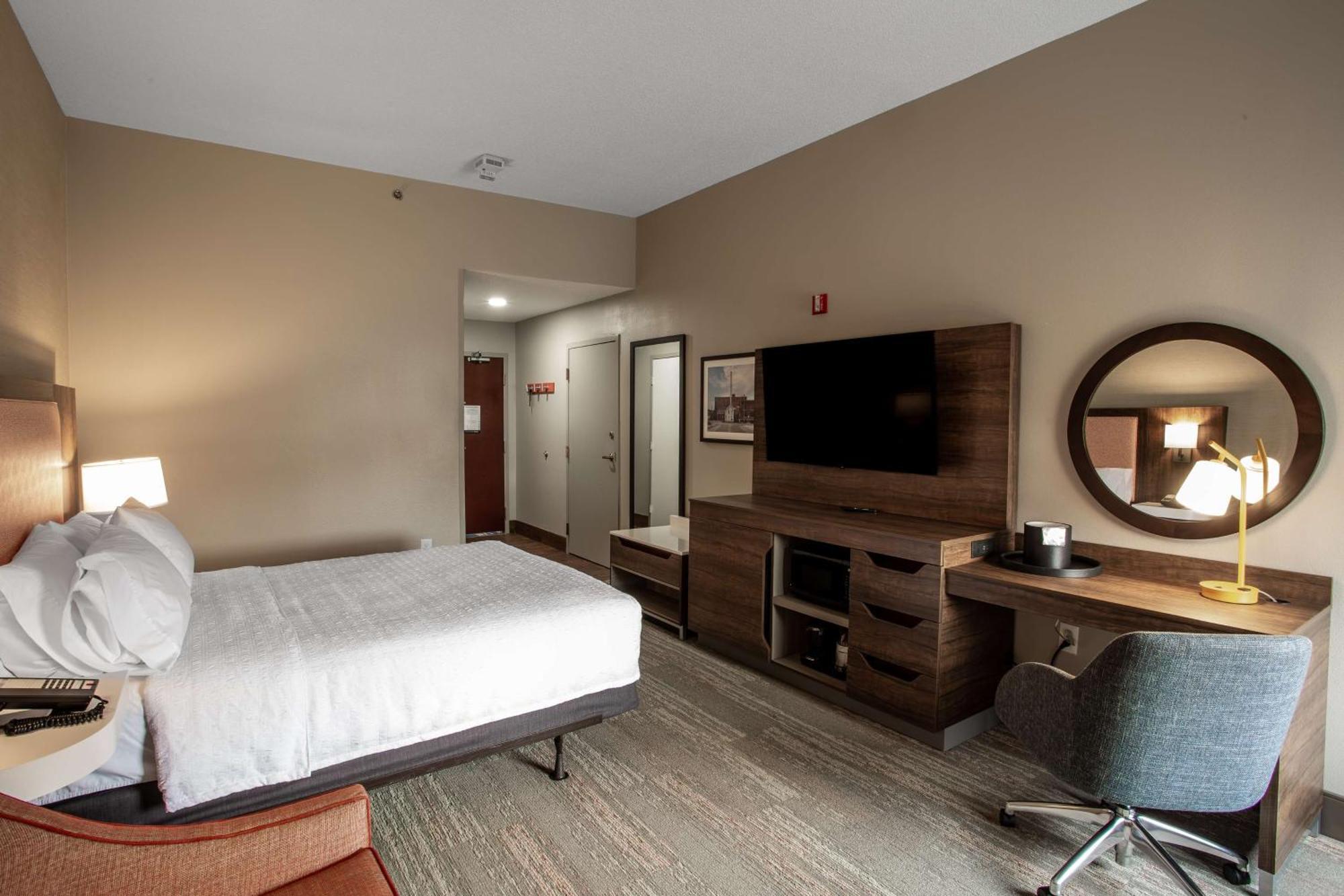 King Room Mobility Access or Non-Smoking