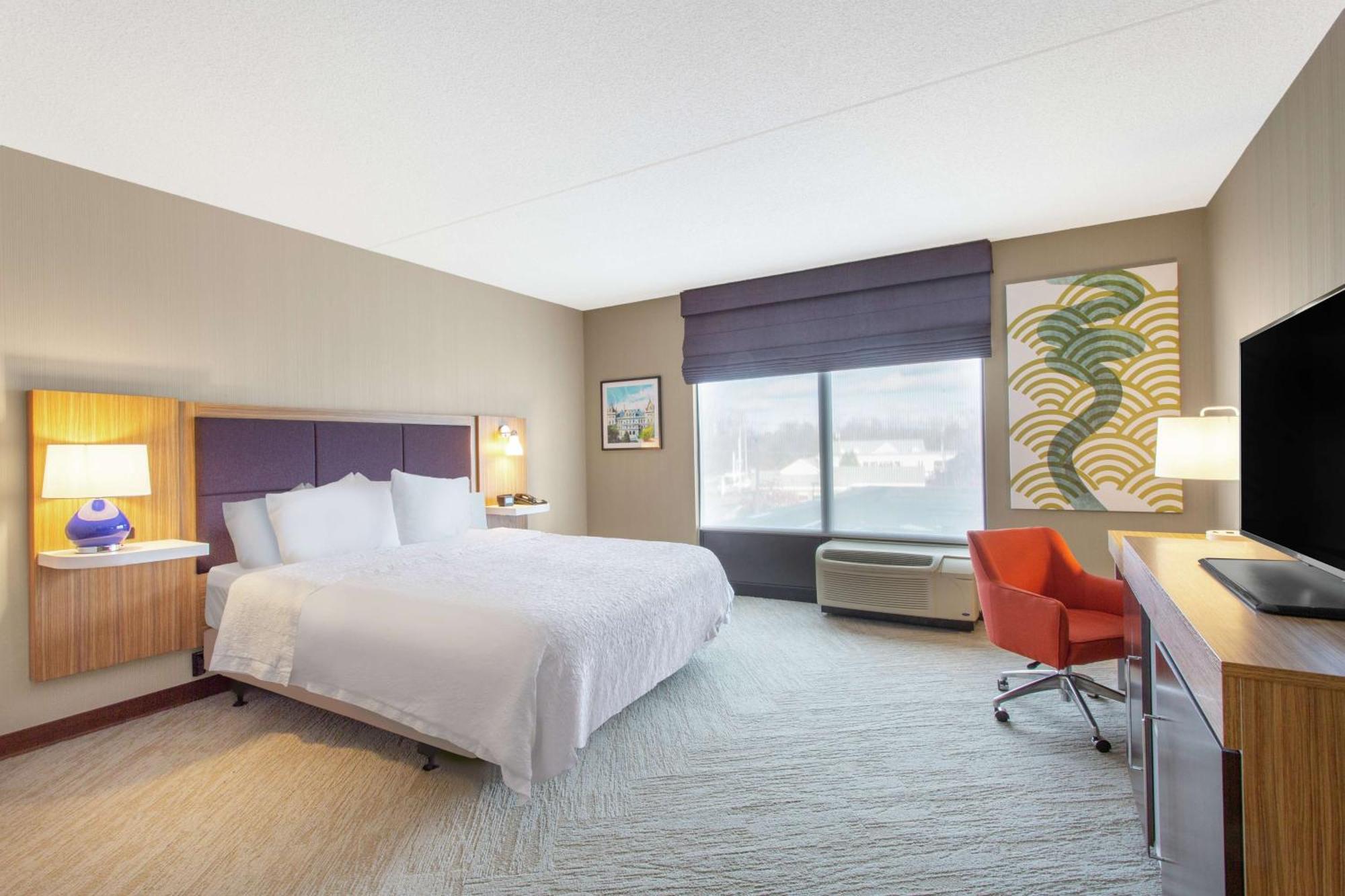 King Room with Roll-In Shower - Mobility Access/Non-Smoking