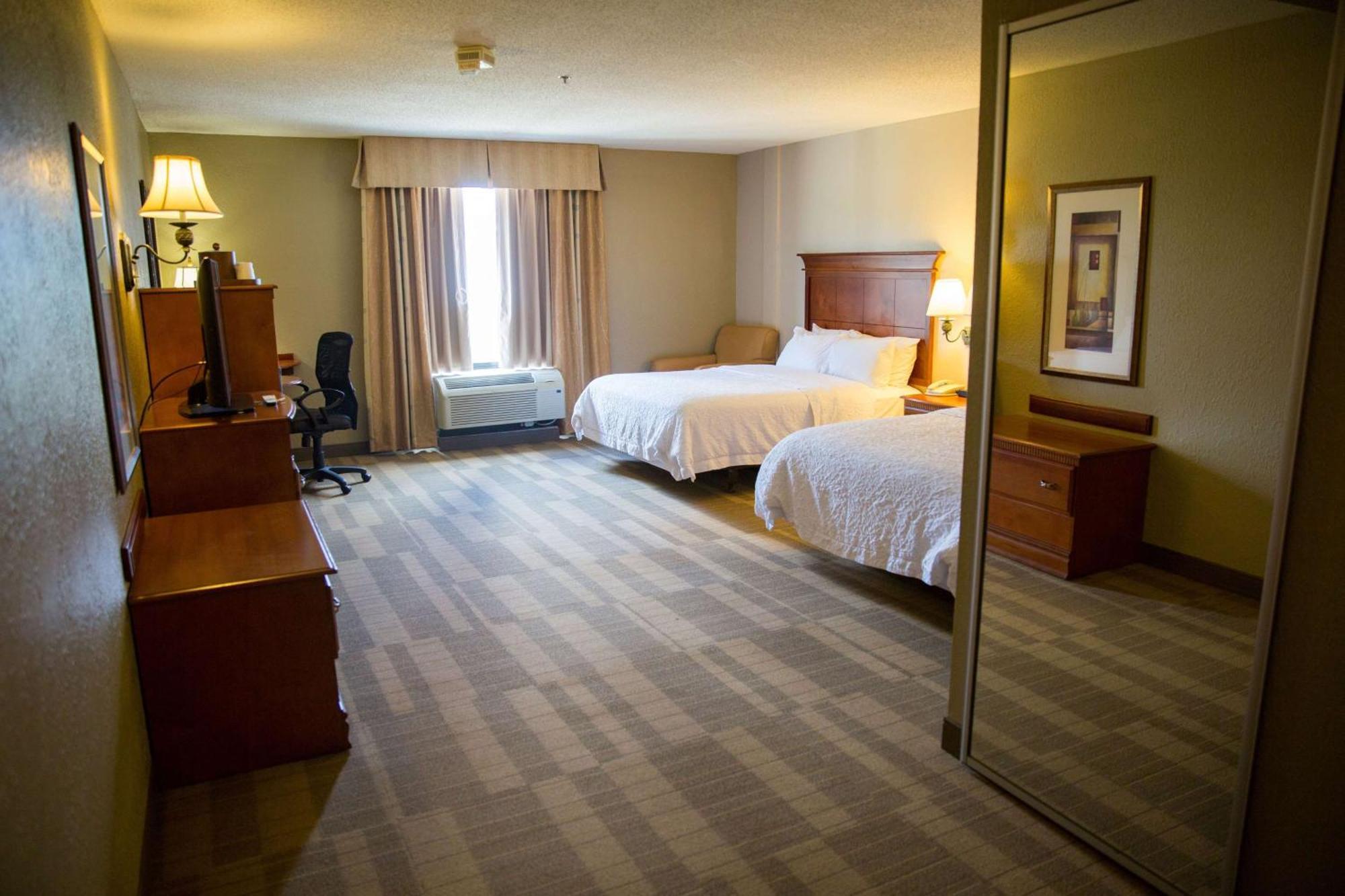 Queen Room Two Queen Beds Mobility Hearing Access or Non-Smoking