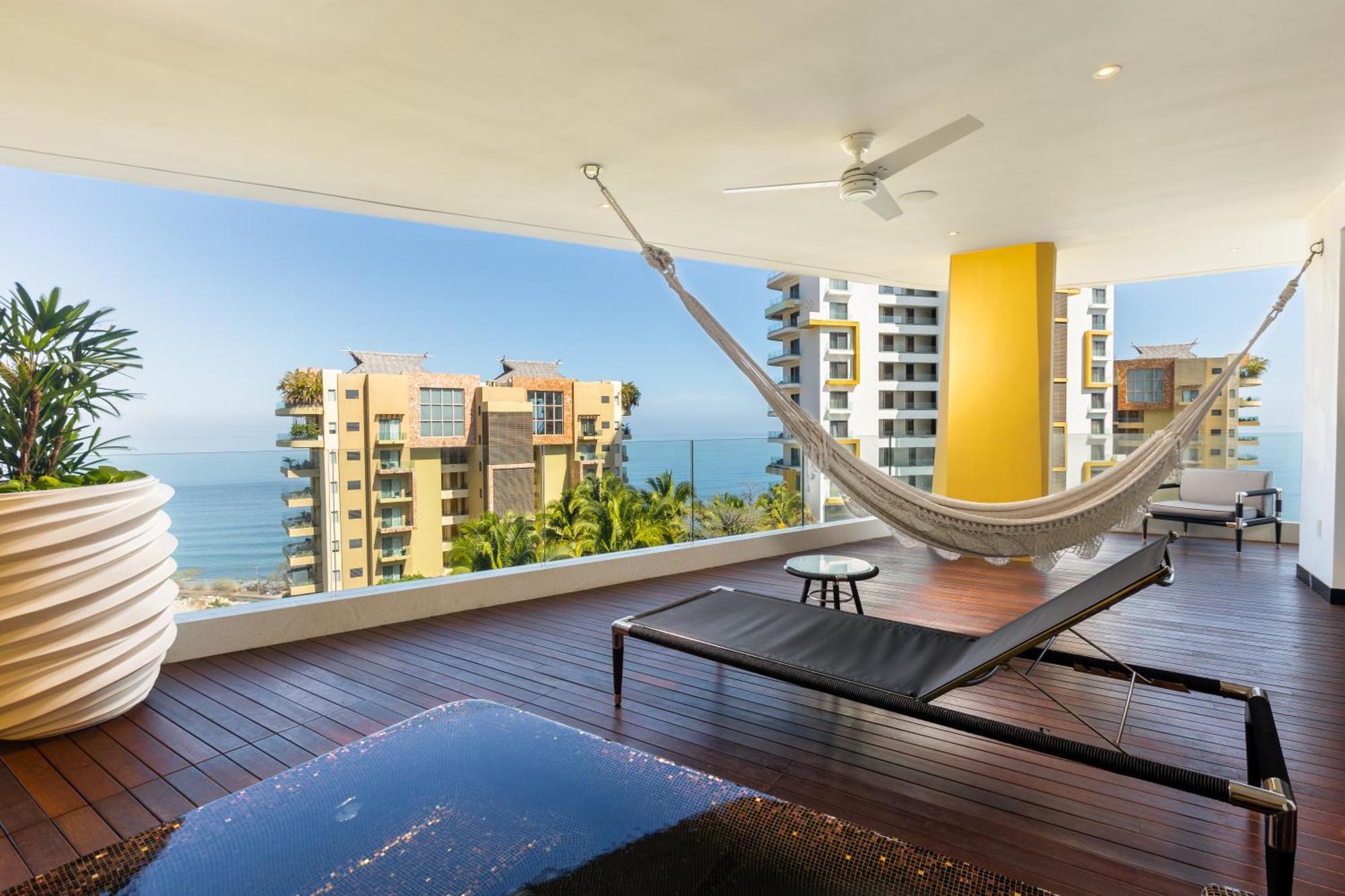 Ultra Mousai Corner Suite South