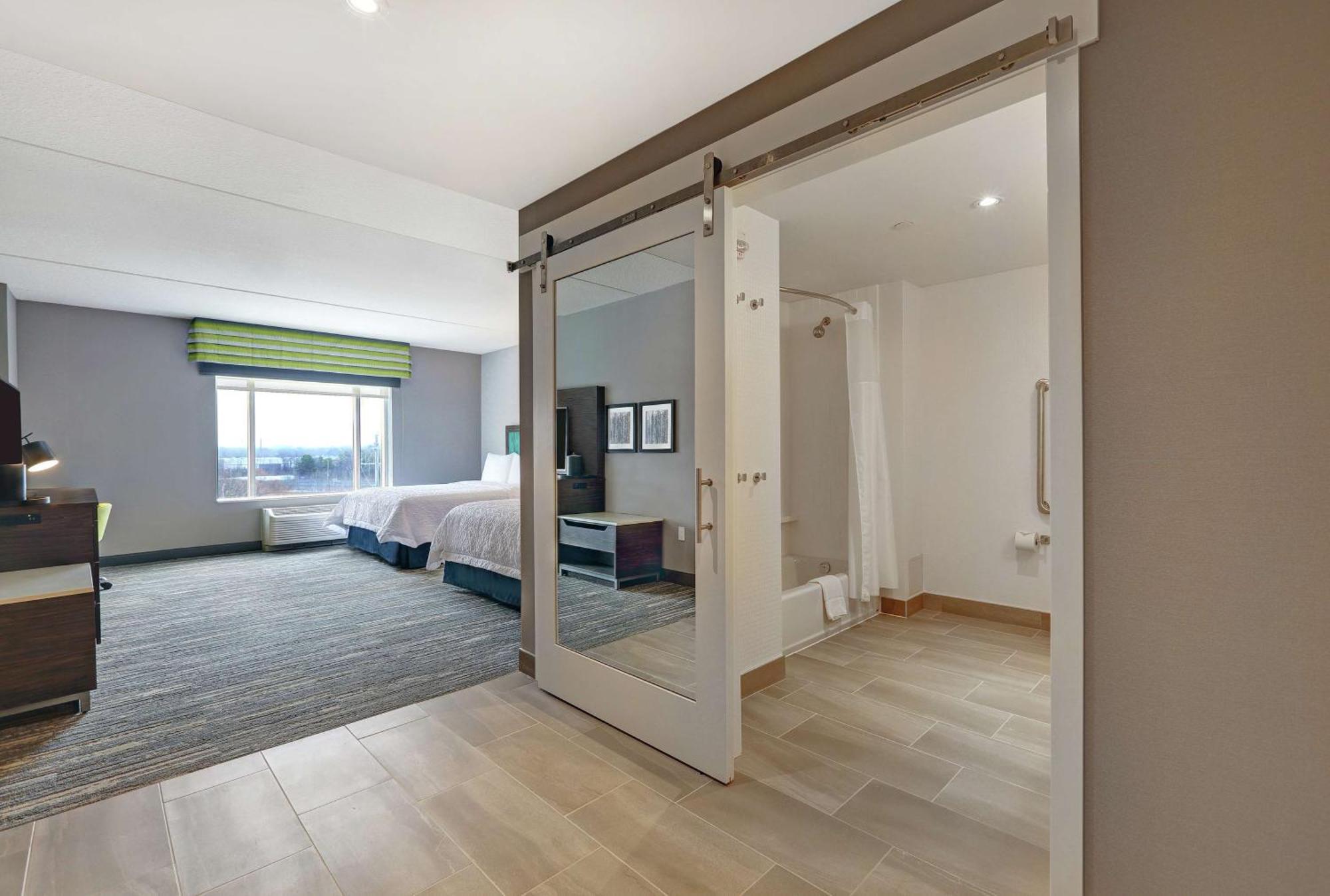 Queen Room Two Queen Beds Mobility Hearing Access or Non-Smoking