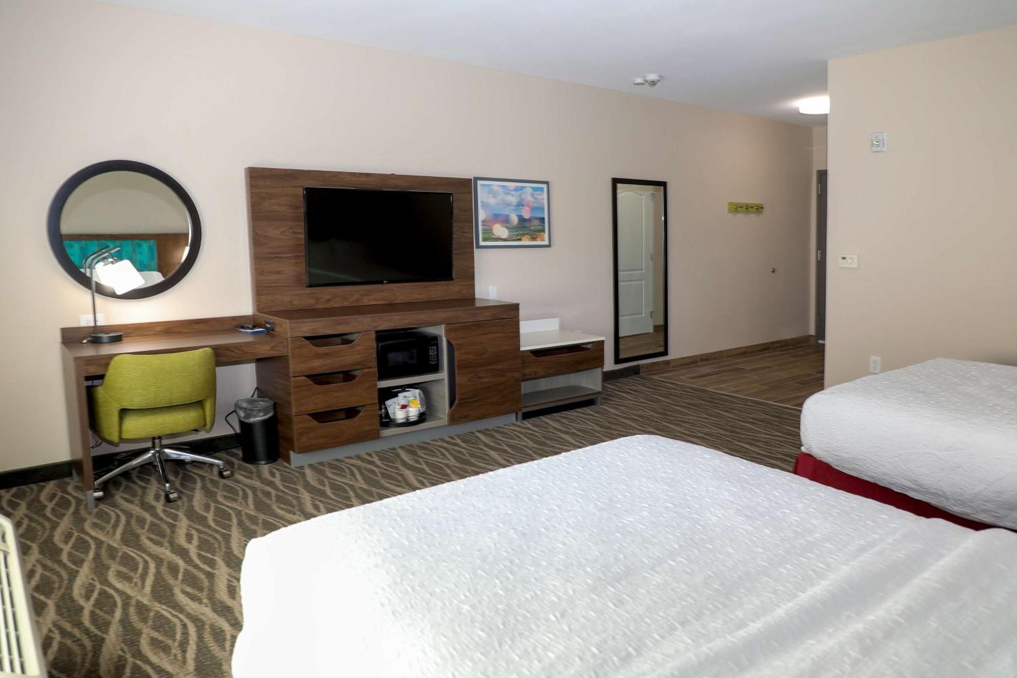 Queen Room Two Queen Beds Mobility Access or Non-Smoking