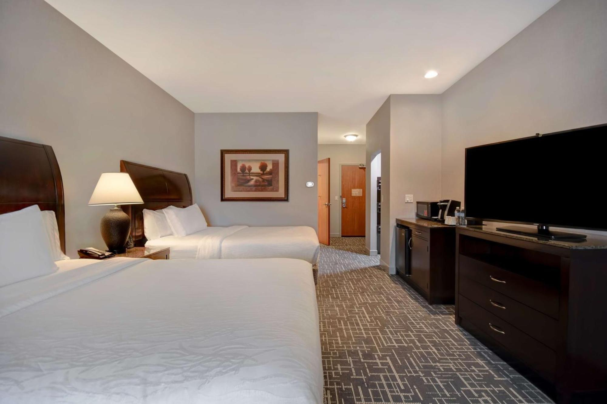 Queen Room Two Queen Beds Mobility Hearing Access