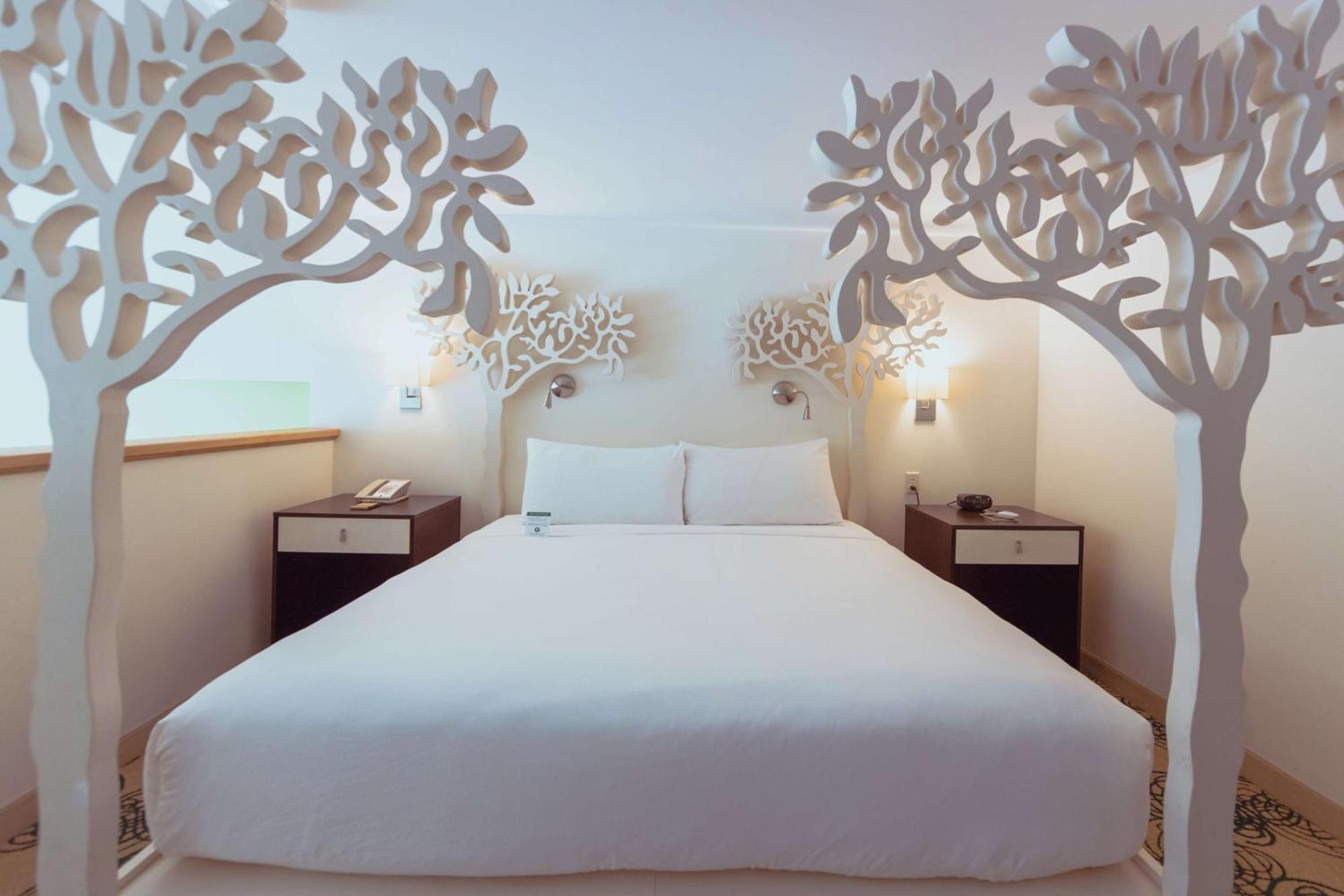 One-Bedroom Treehouse Loft King Suite