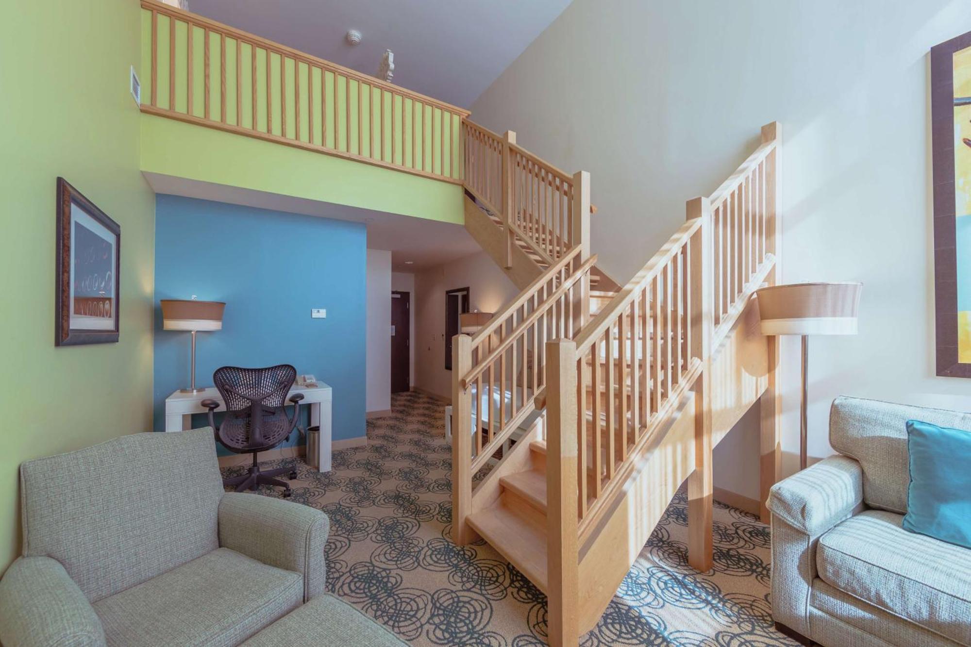 One-Bedroom Treehouse Loft King Suite