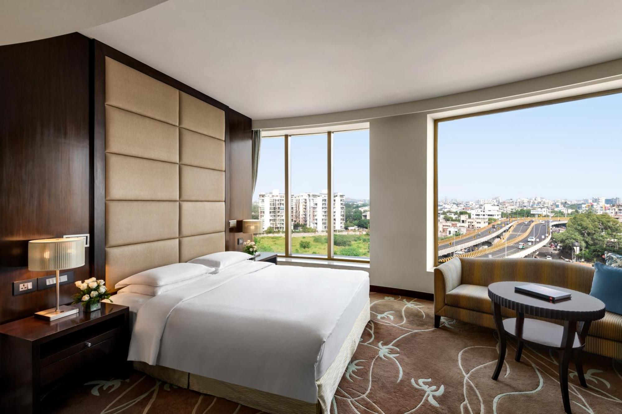 Suite de 1 dormitorio con vistas a la ciudad - 1 cama grande