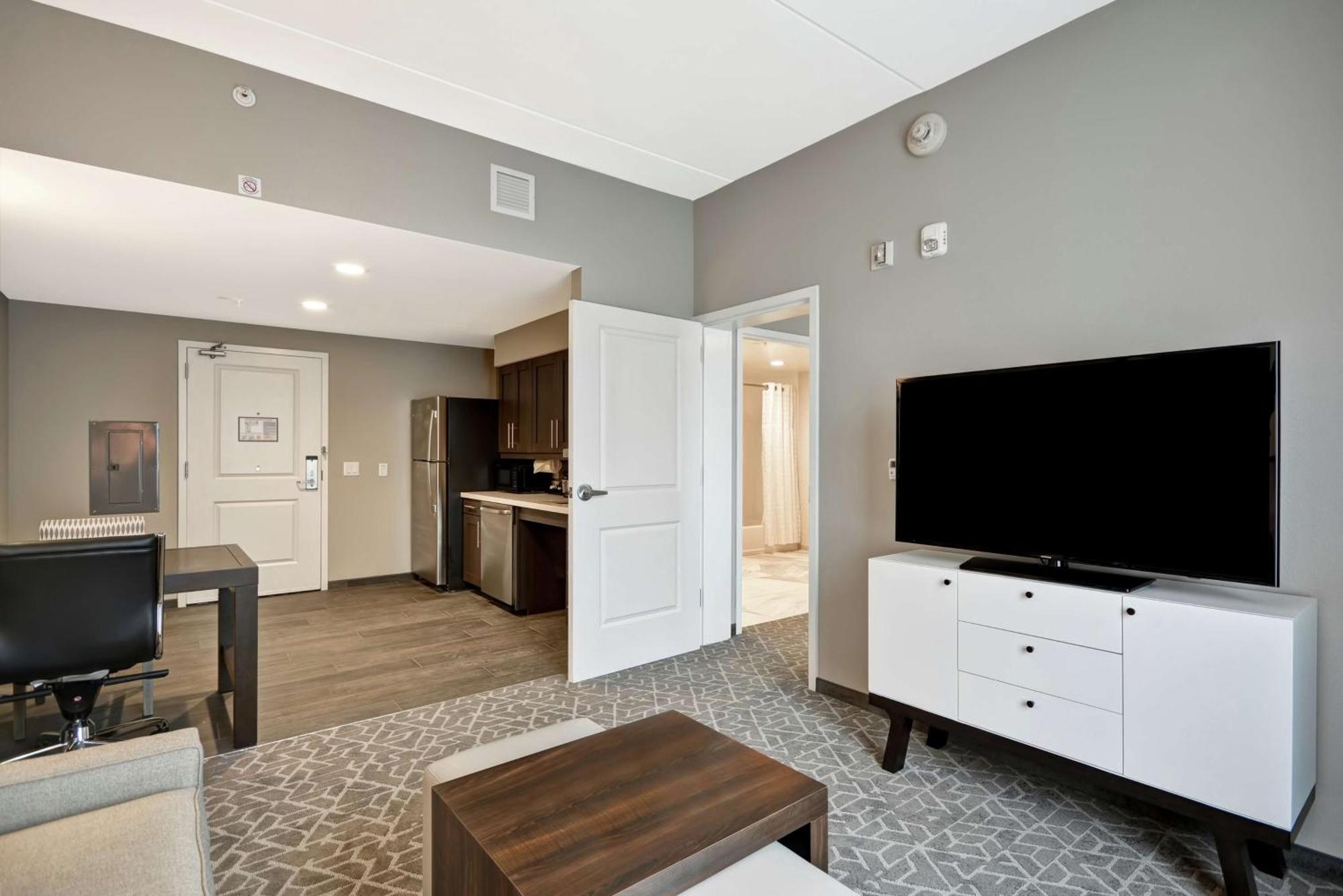 King Suite Mobility or Hearing Accessible Non-Smoking