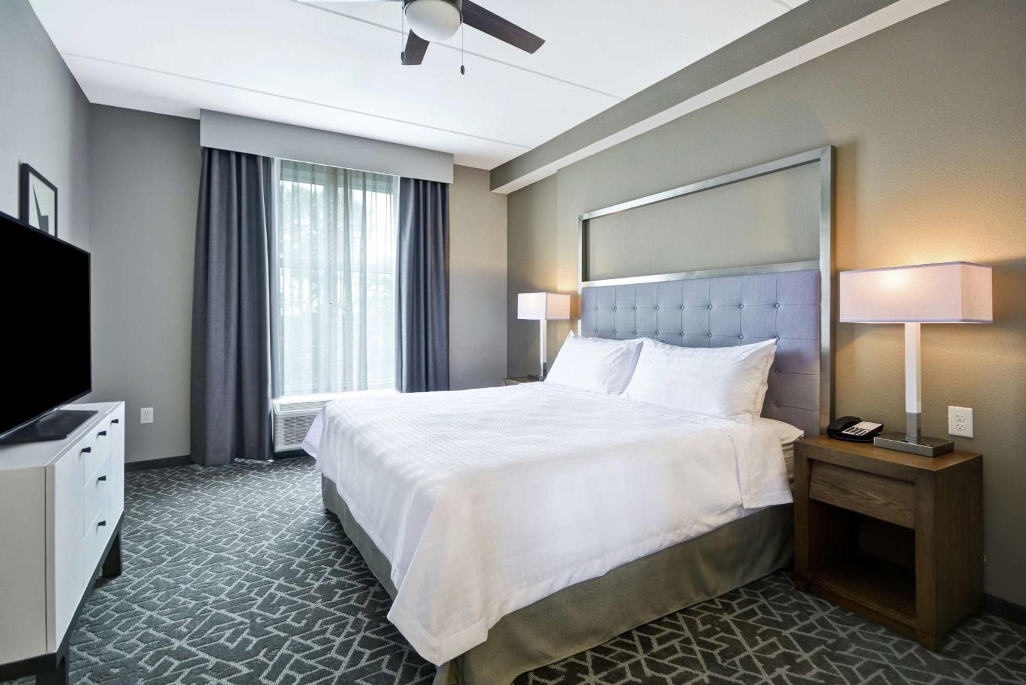 One-Bedroom King Suite Non-Smoking