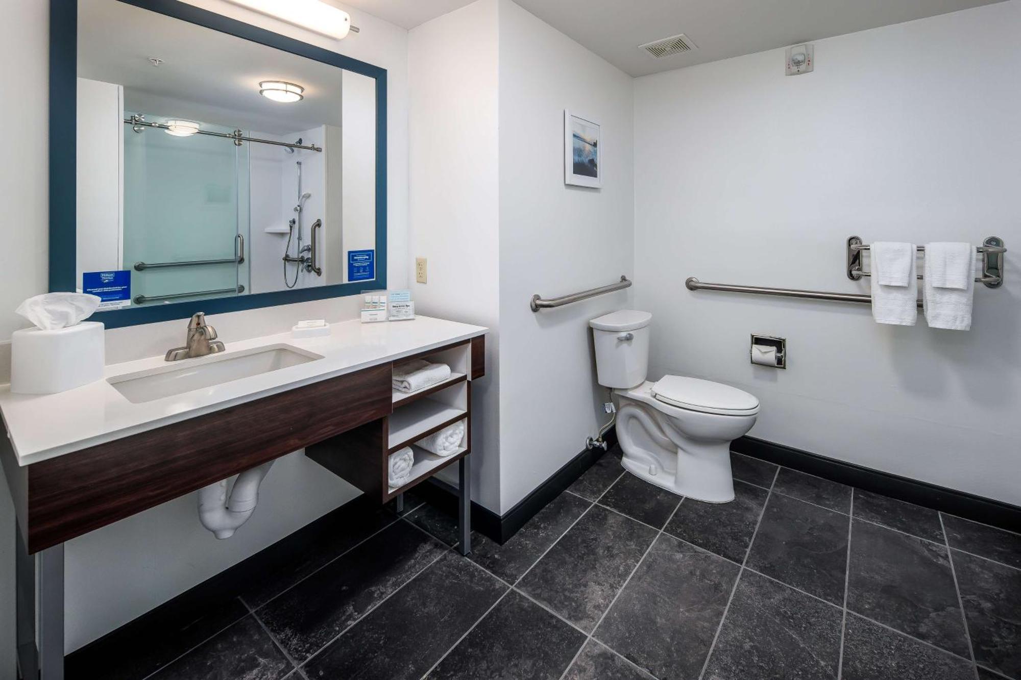 King Room Mobility Hearing Access or Non-Smoking