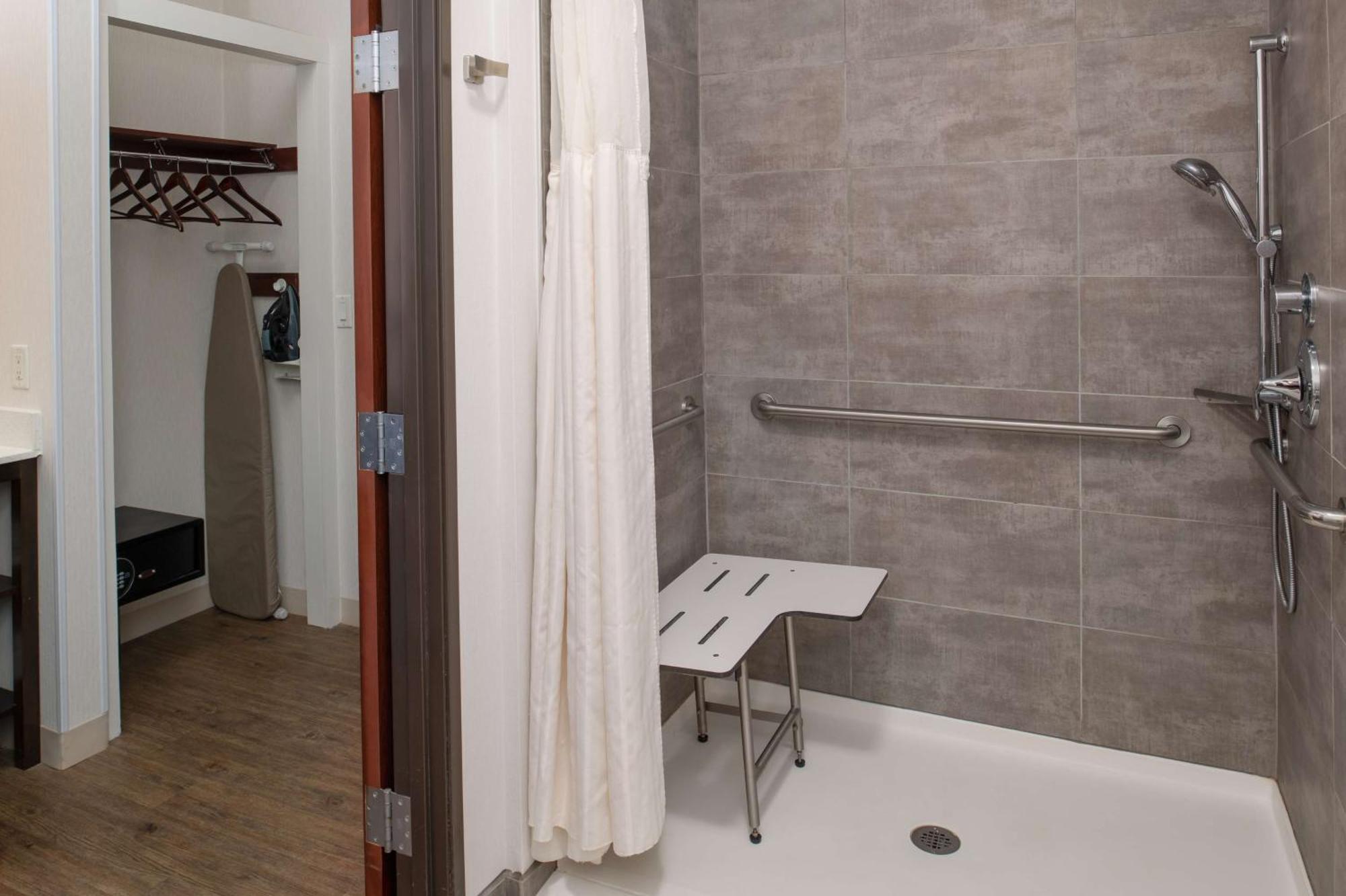 King Room Roll Shower Mobility or Hearing Accessible
