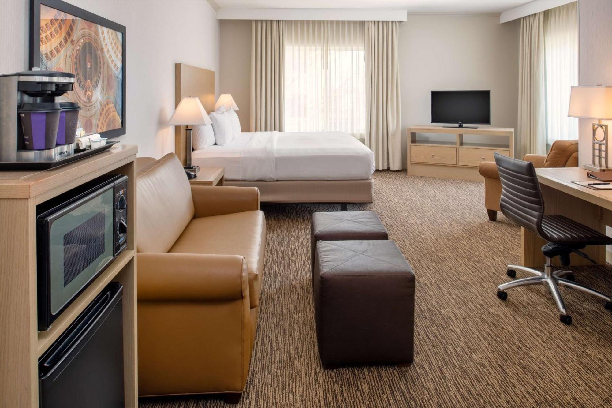 King Room Accessible Tub Mobility Hearing Access