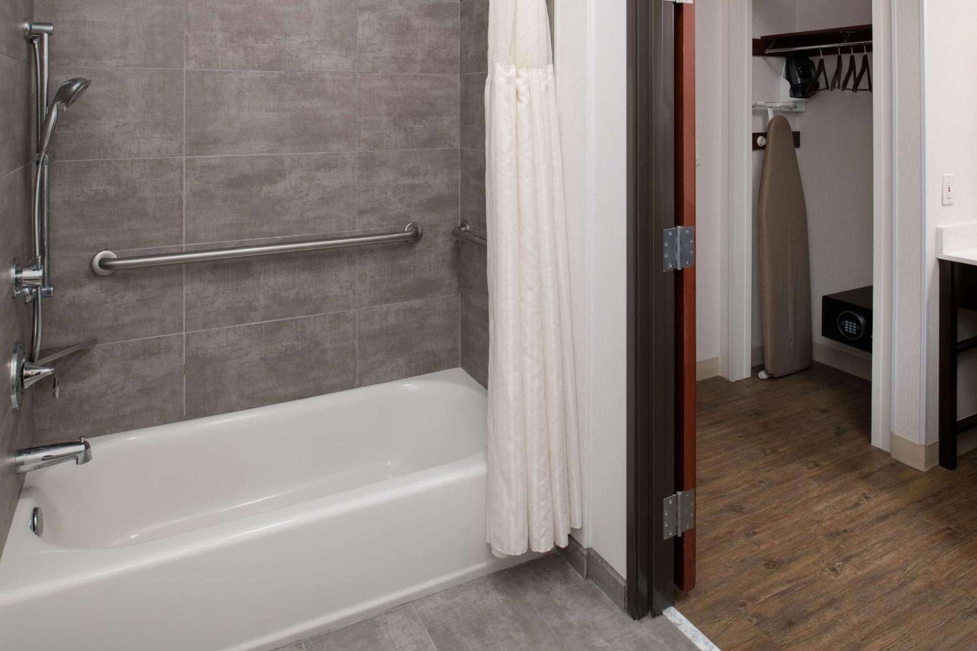 King Room Accessible Tub Mobility Hearing Access