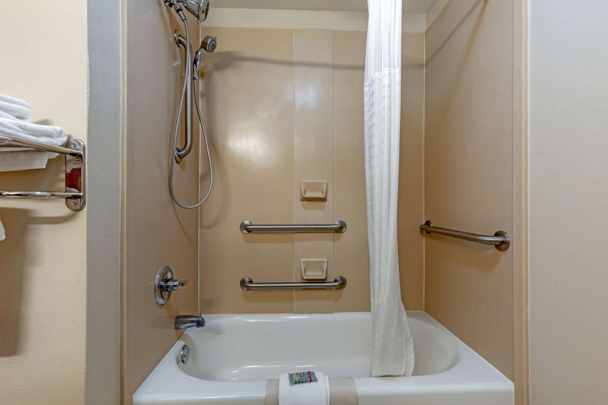 King Room with Bath Tub - Disability Access/Non-Smoking