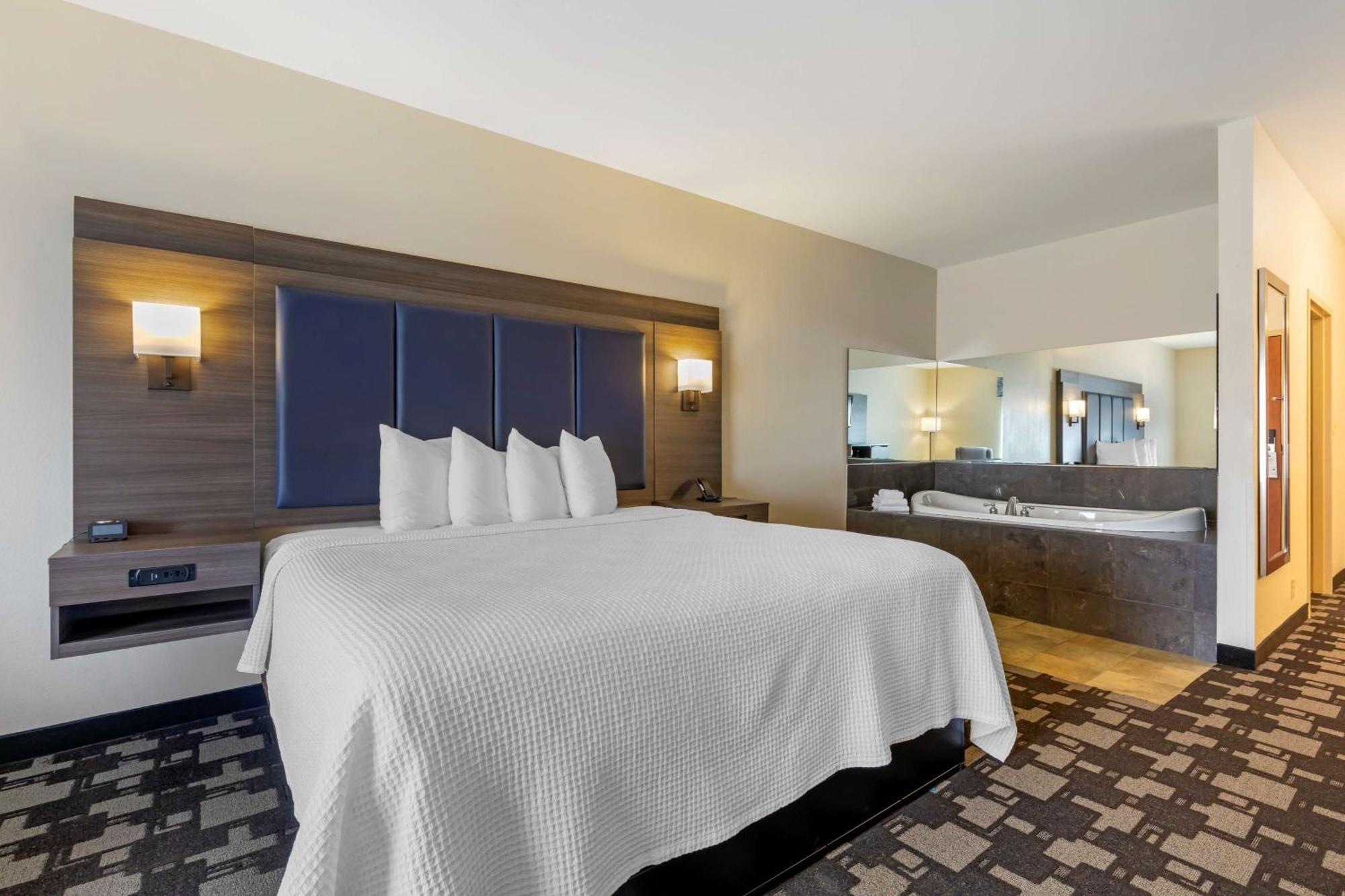 King Suite Whirlpool Non-Smoking