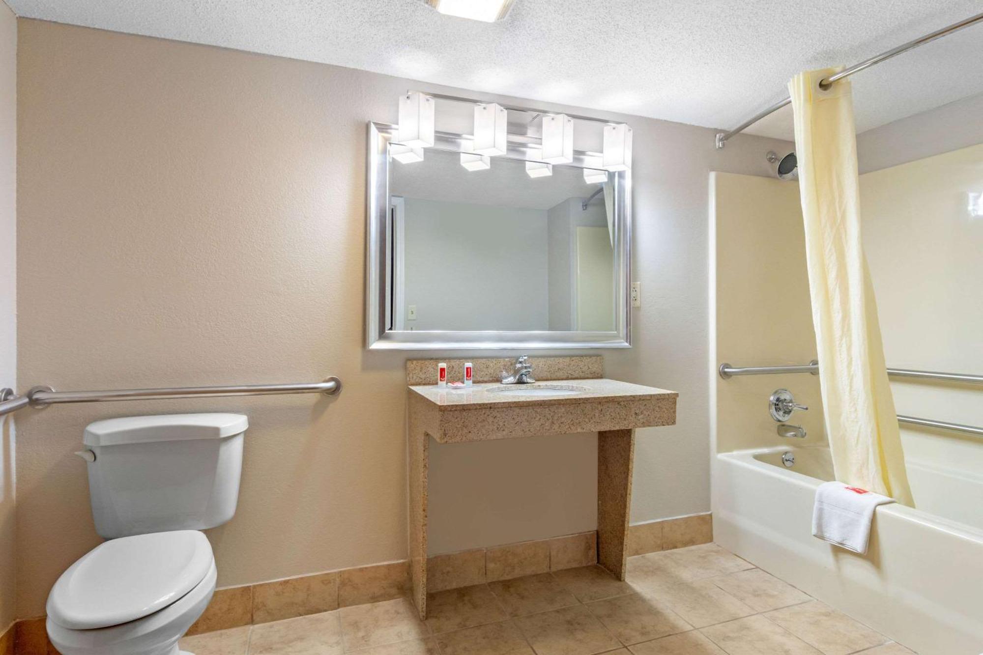 King Room - Accessible/Non-Smoking