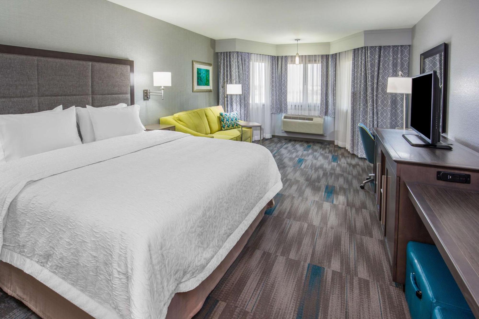 King Room Sofa Bed Lake View