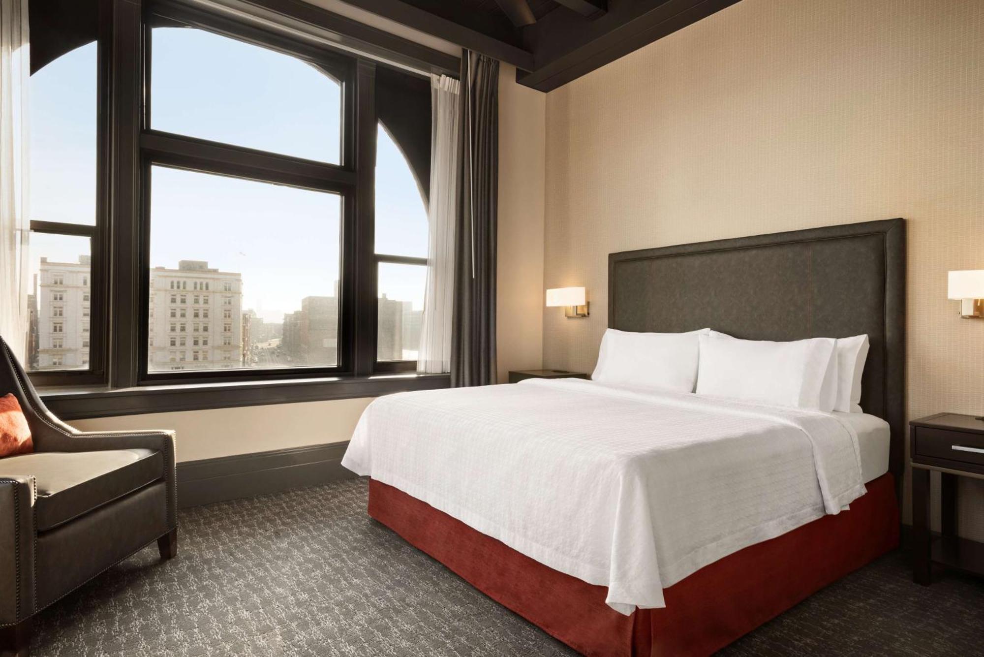 One-Bedroom King Suite Non-Smoking