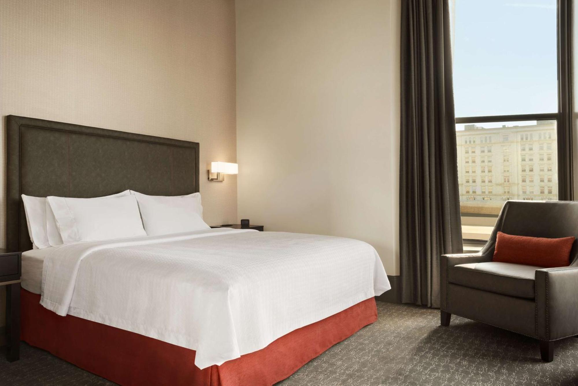 One-Bedroom King Suite Non-Smoking