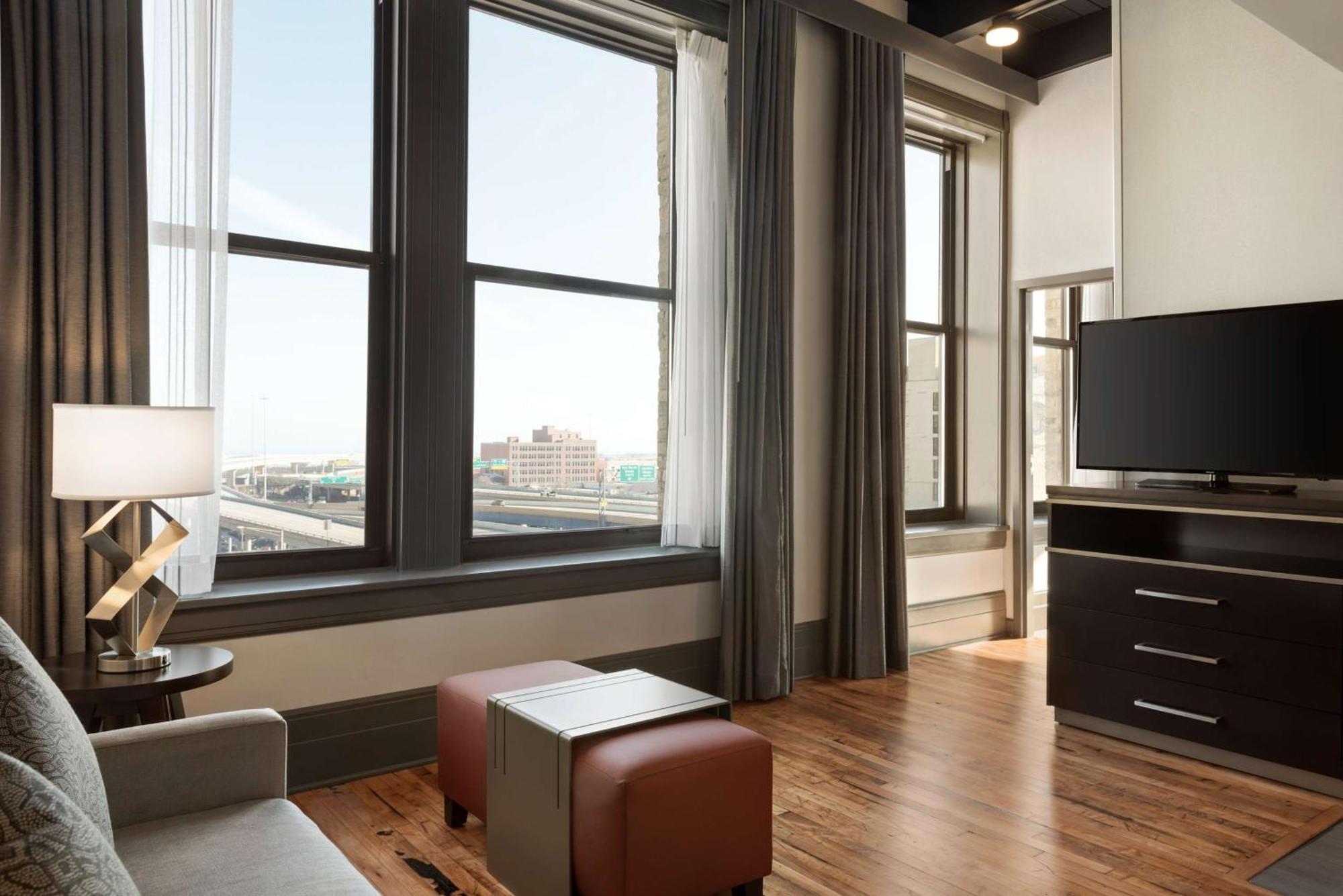 One-Bedroom King Suite Non-Smoking