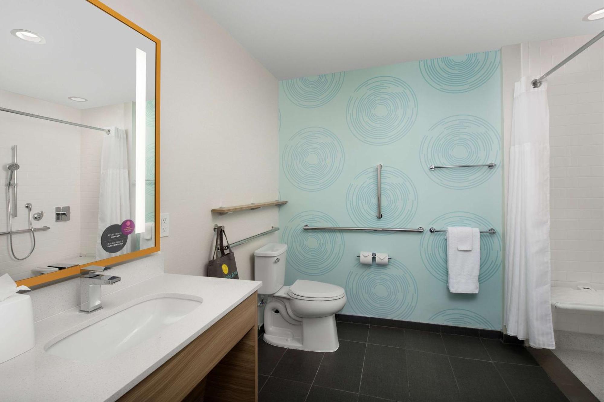 Queen Room Two Queen Beds Roll Shower Mobility Accessible