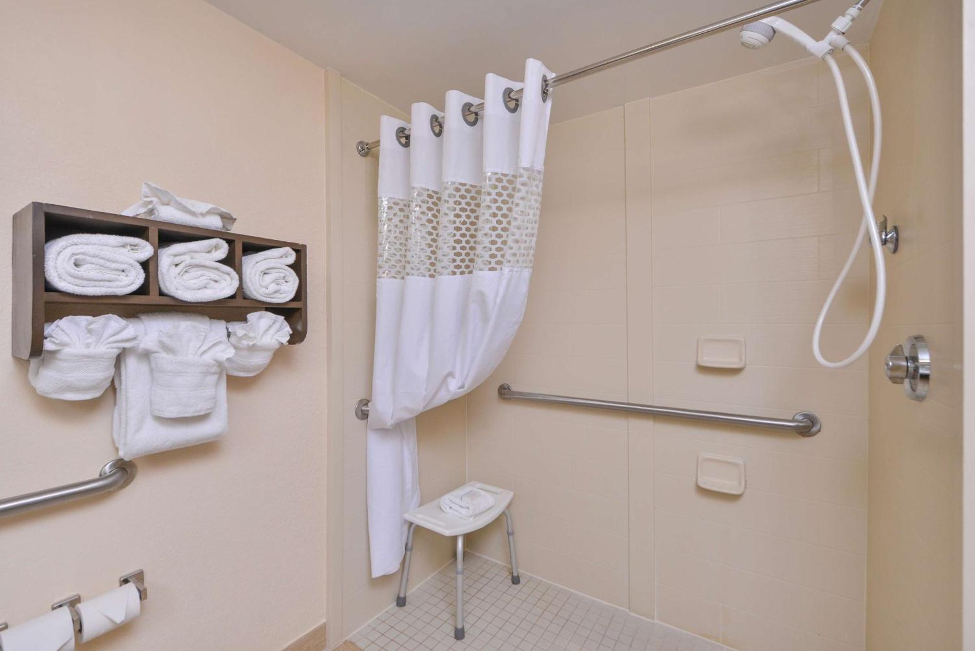 Quarto King com Duche para Pessoas com Mobilidade Condicionada - Acessível a Pessoas com Mobilidade Condicionada - Não Fumador
