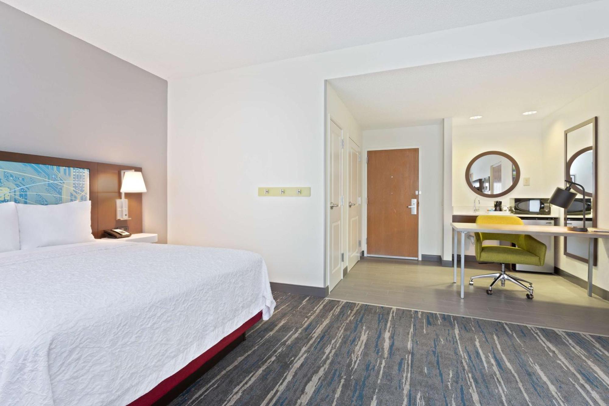 Queen Room Roll Shower Mobility Access or Non-Smoking