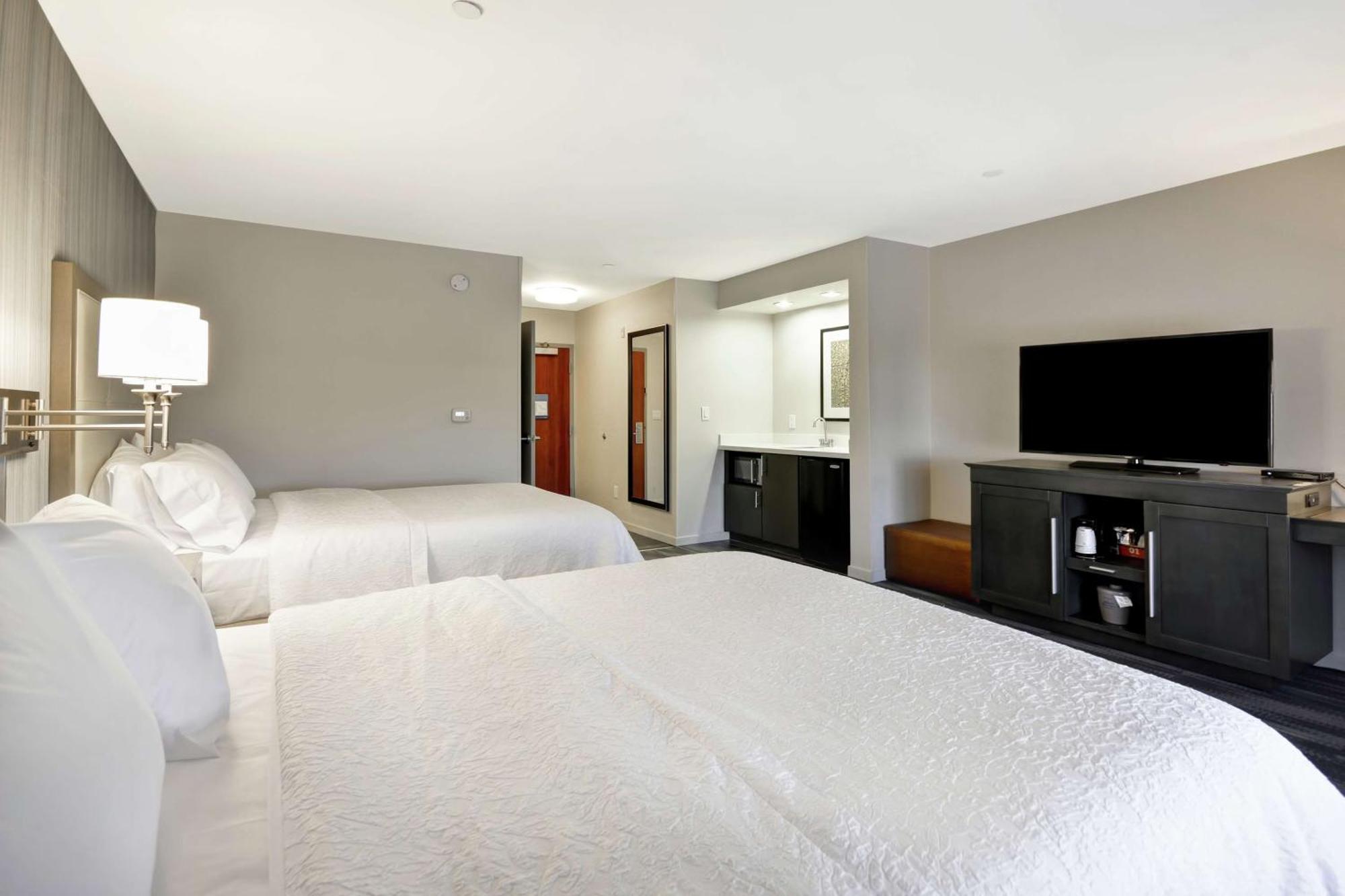Queen Suite Two Queen Beds Non-Smoking