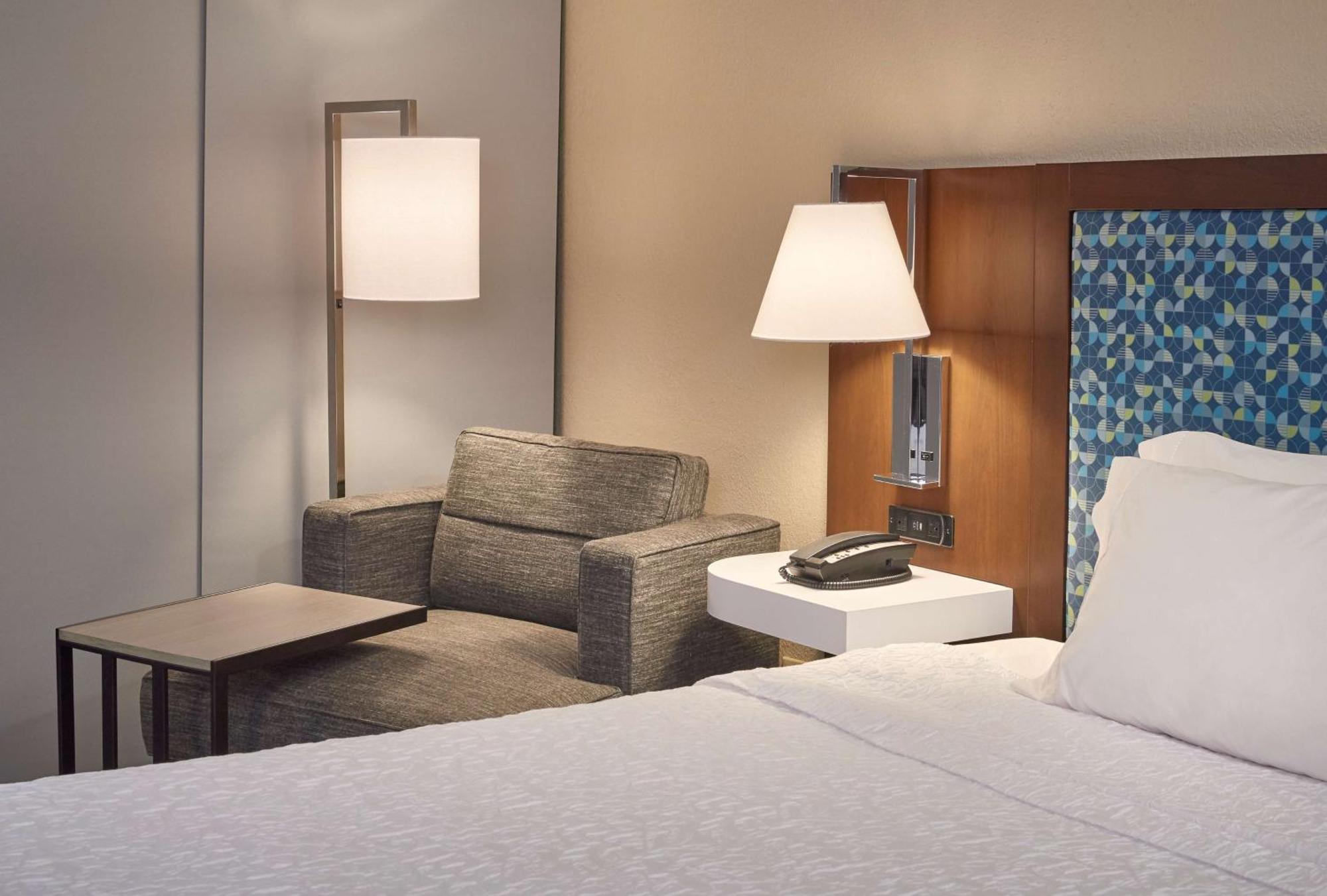 King Room Hearing Accessible or Non-Smoking
