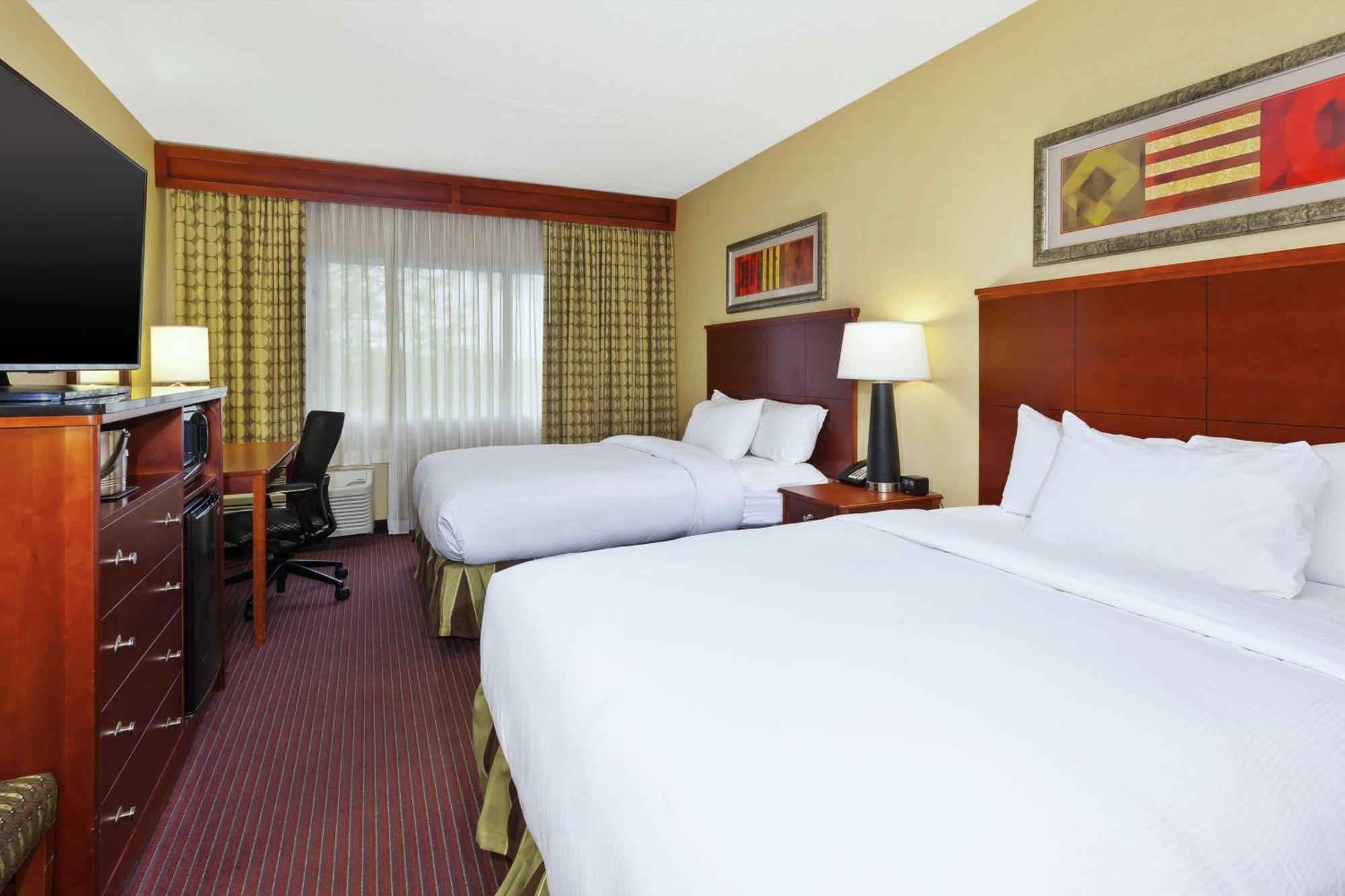 Queen Room Two Queen Beds Hearing Access