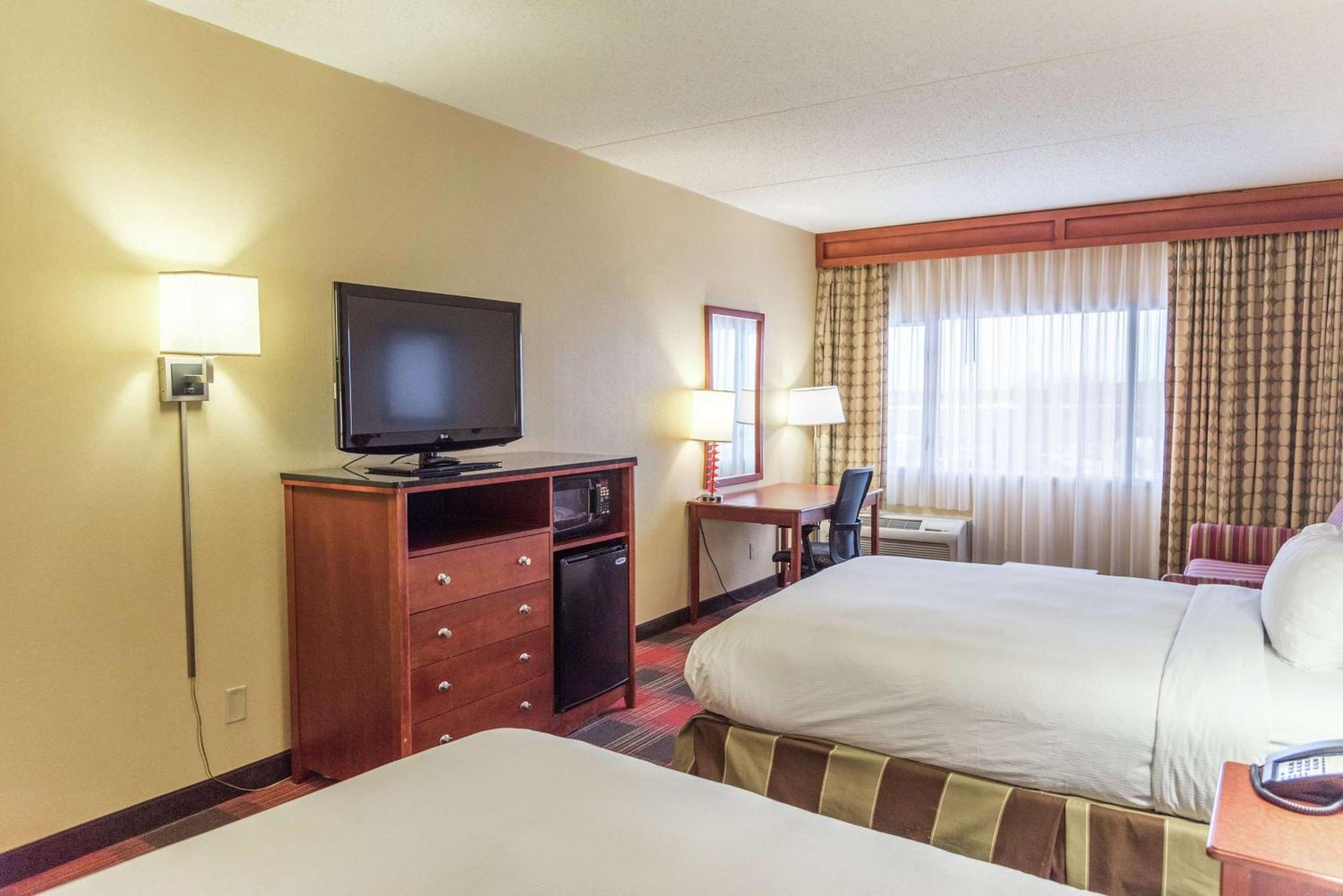 Queen Room Two Queen Beds Hearing Access