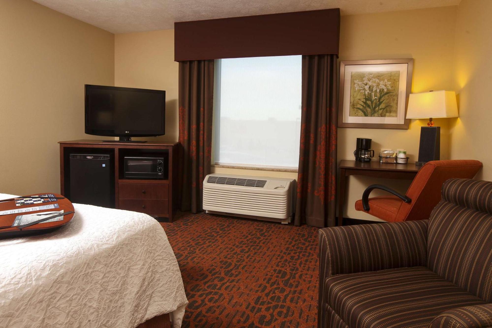 King Room Accessible Tub Mobility Hearing Access or Non-Smoking