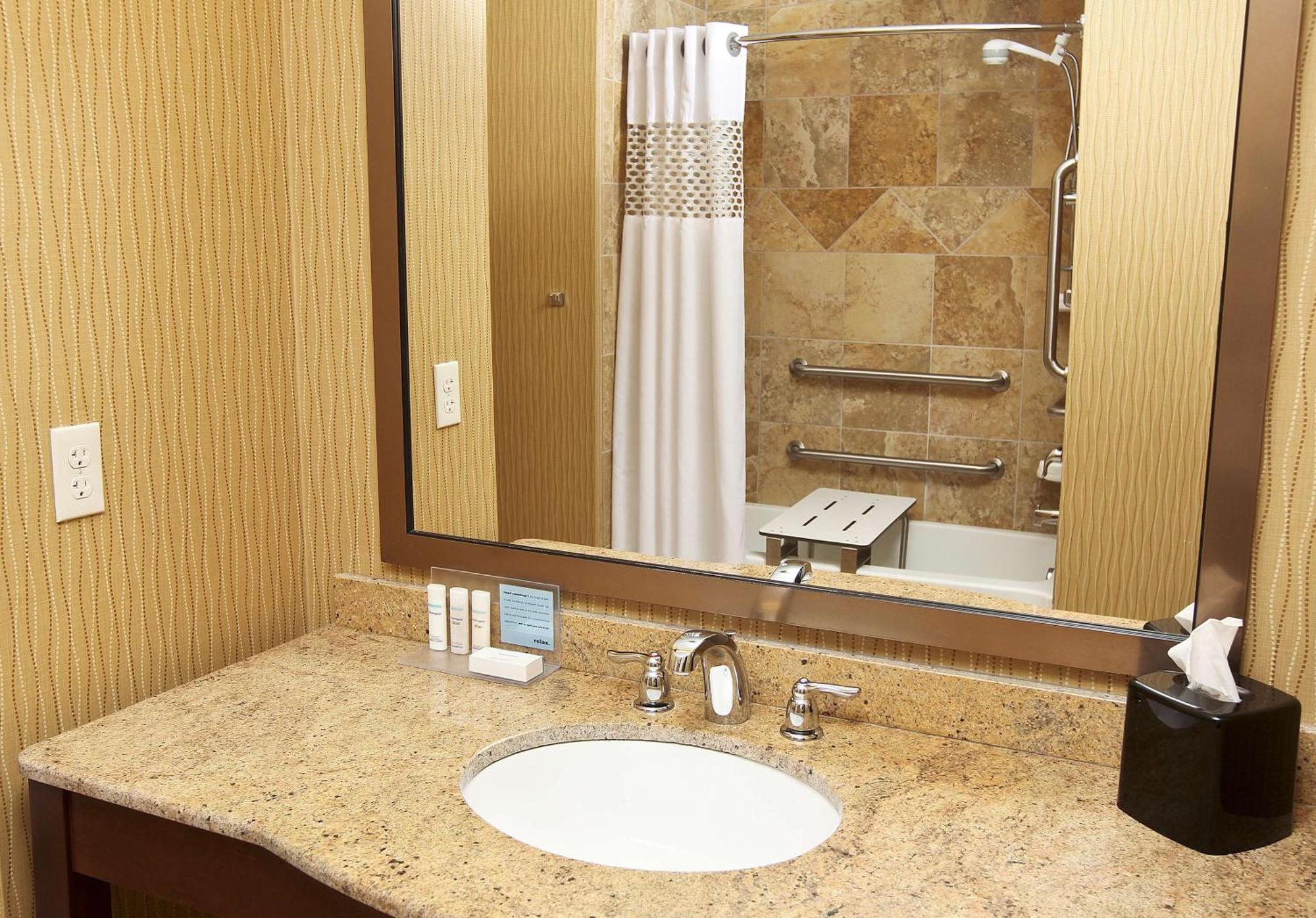 King Room Accessible Tub Mobility Hearing Access or Non-Smoking