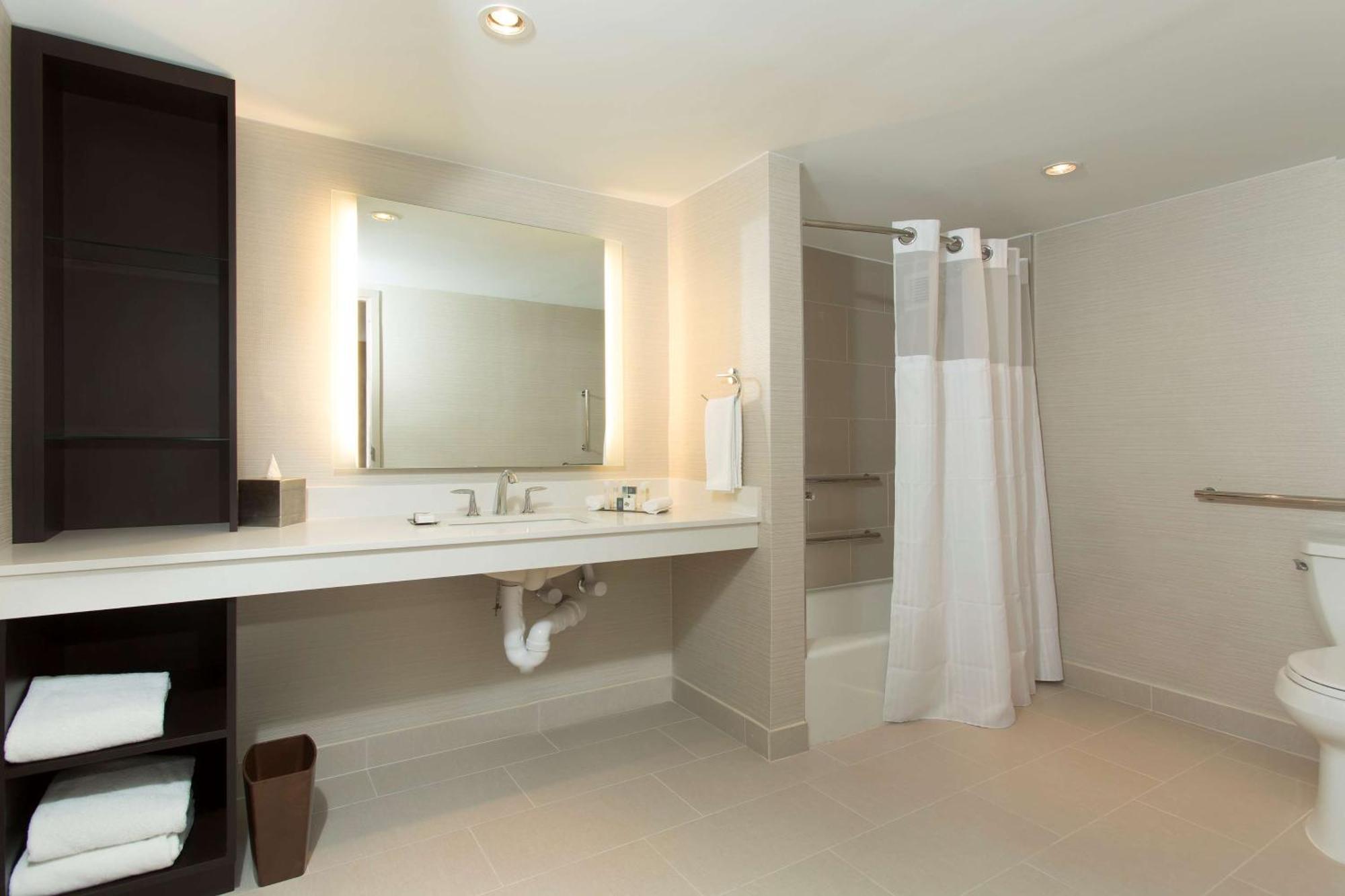 Queen Room - Disability Access