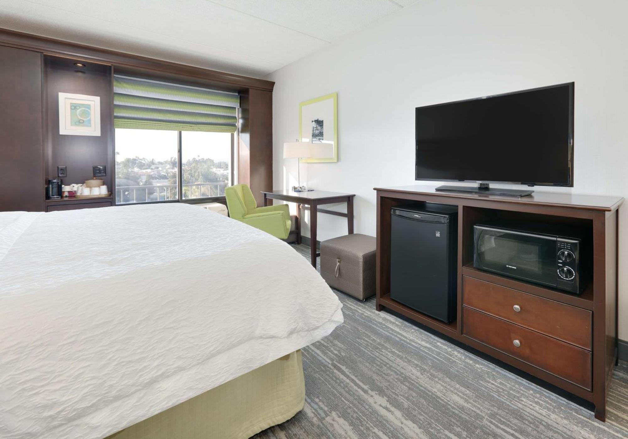 King Room with Sofa Bed - Non-Smoking