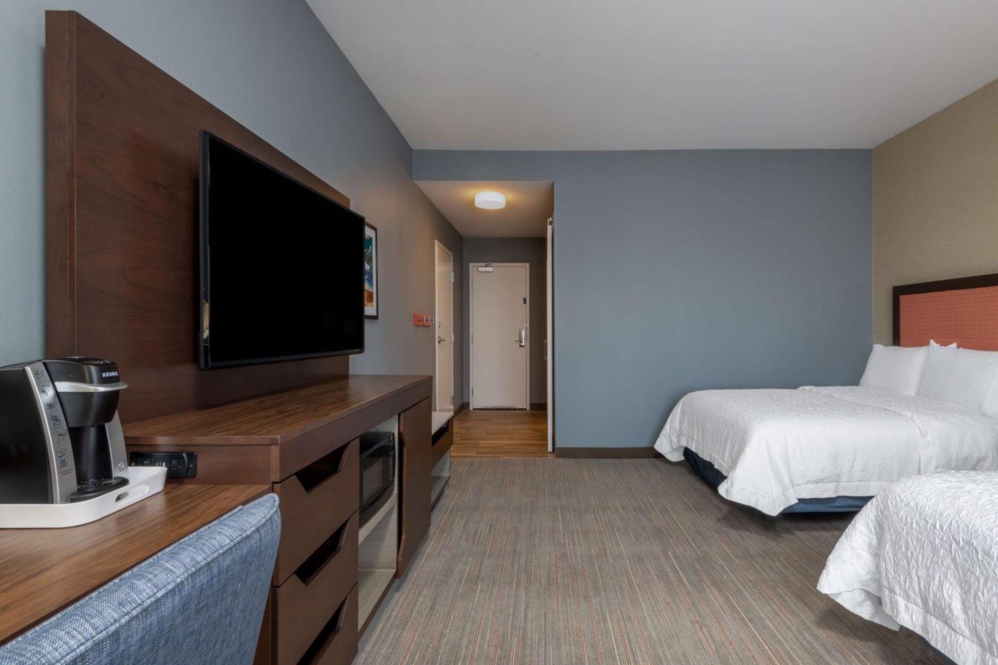 Queen Room with Bath Tub - Mobility Access/Non-Smoking