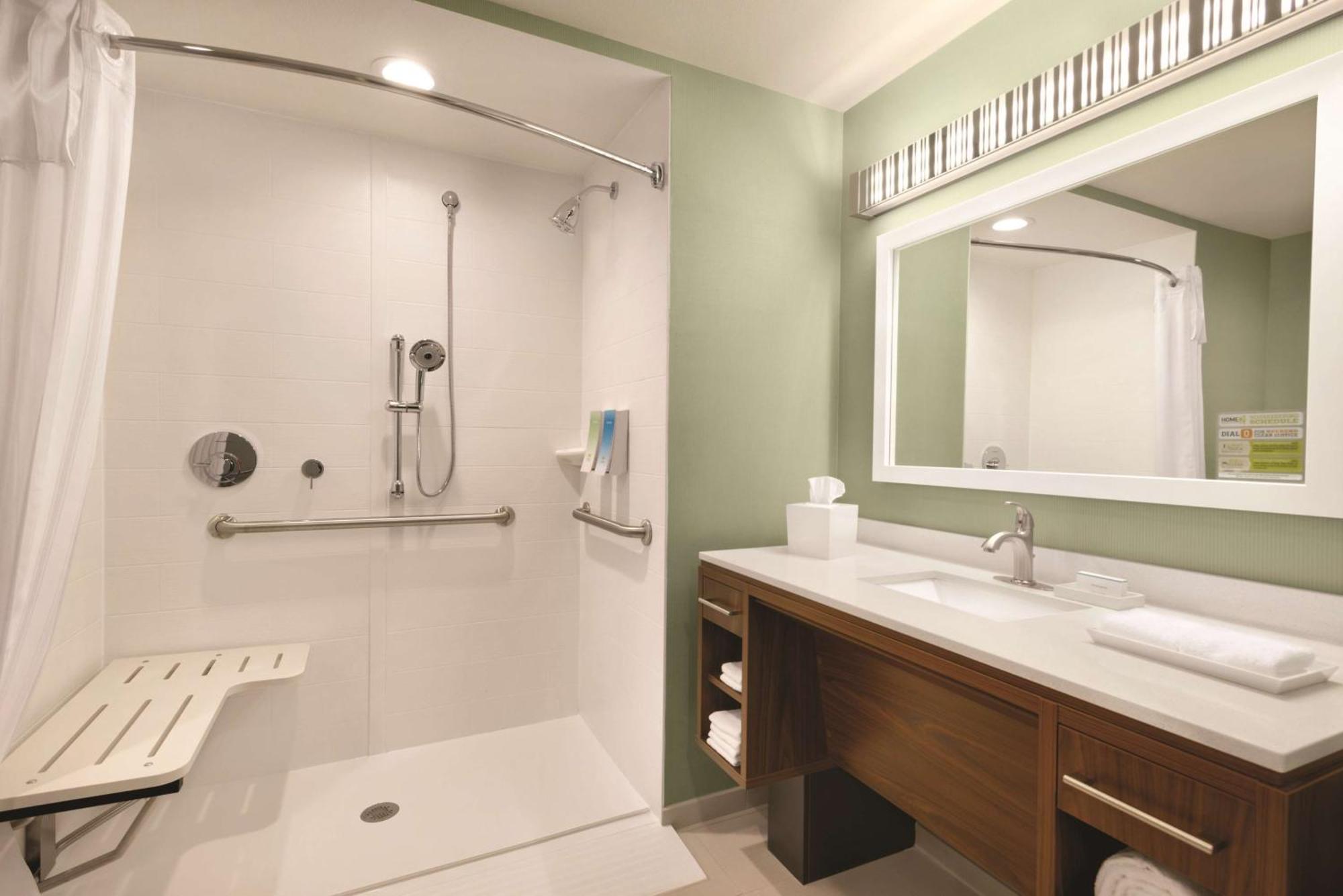 King Studio Roll Shower Disability Access or Non-Smoking