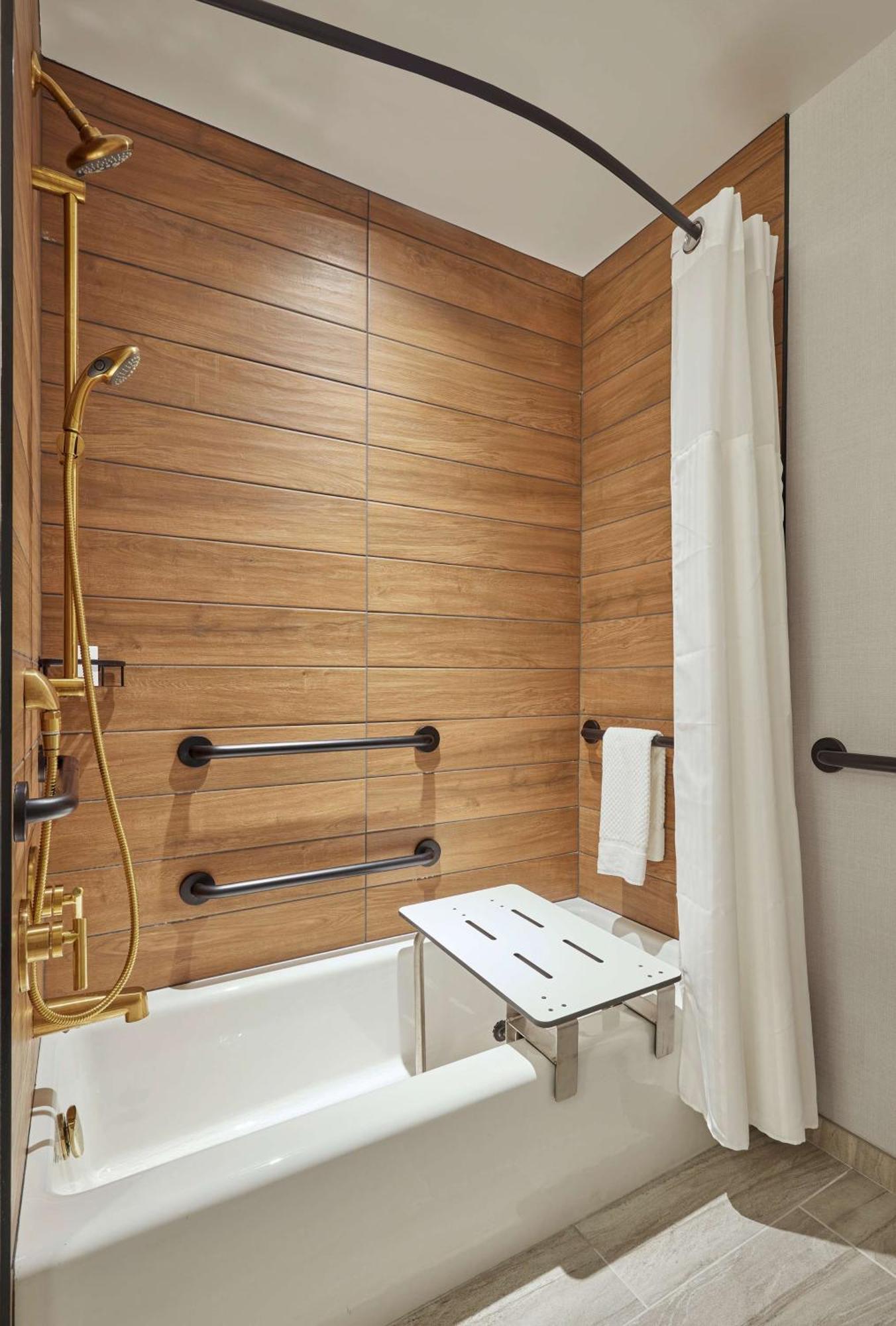 Queen Room Two Queen Beds Bath Tub Mobility Hearing Access