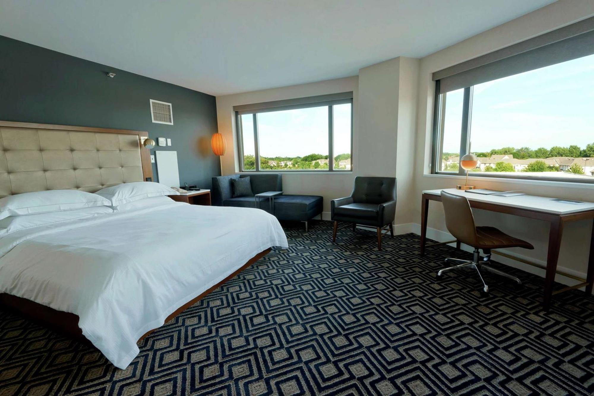 Corner King Room